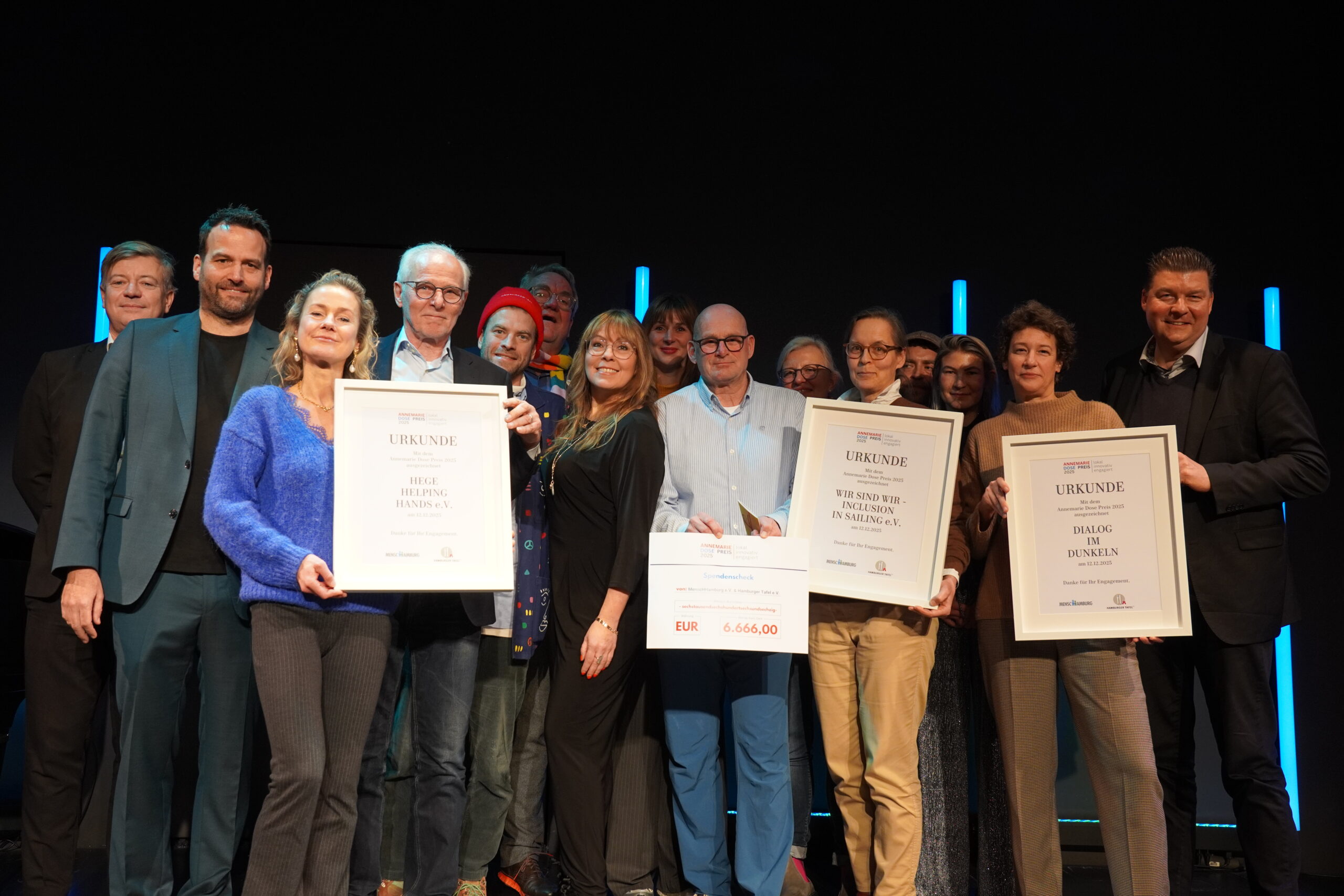 Gruppenfoto bei der Preisverleihung.