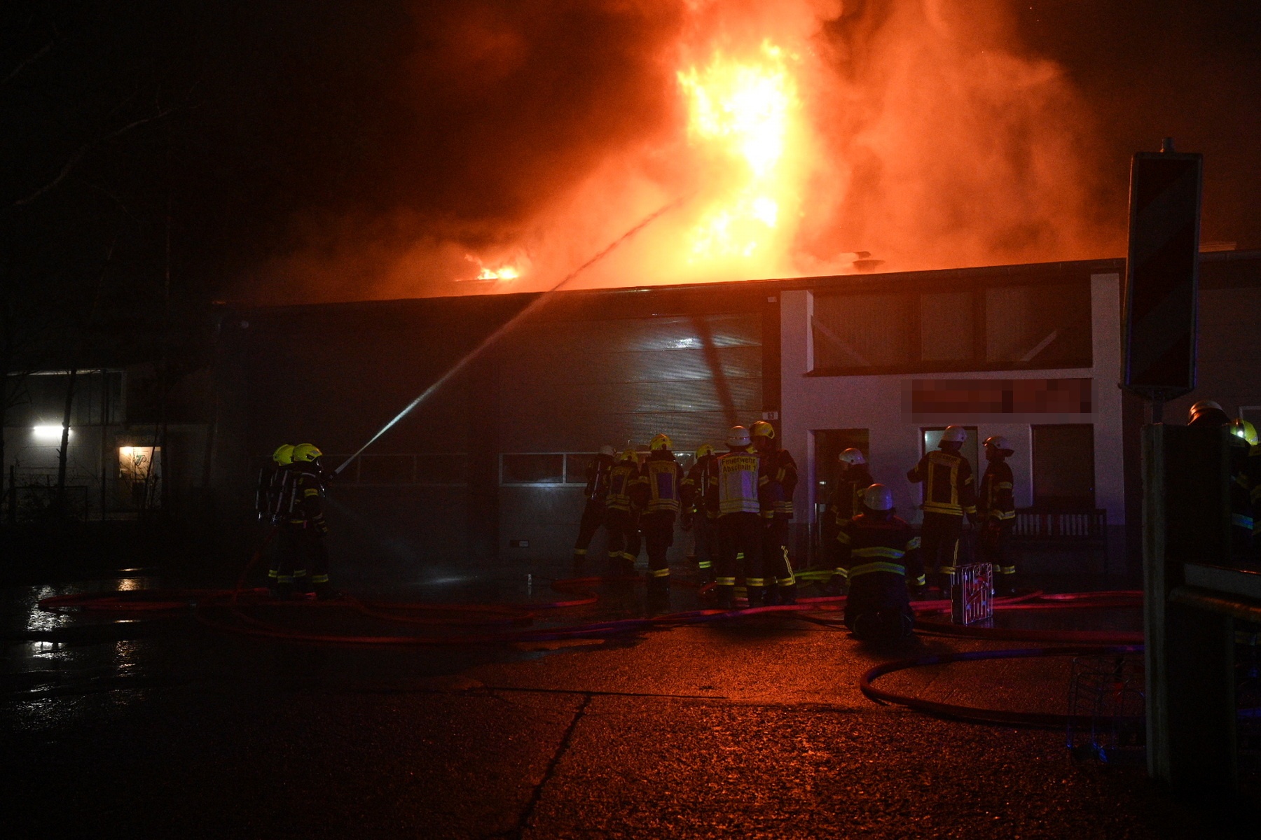 Lagerhalle ein Flammen