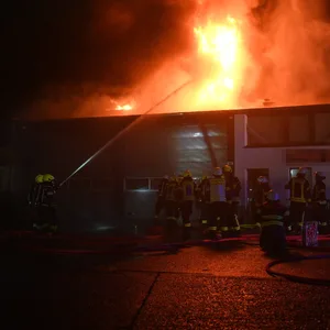 Lagerhalle ein Flammen
