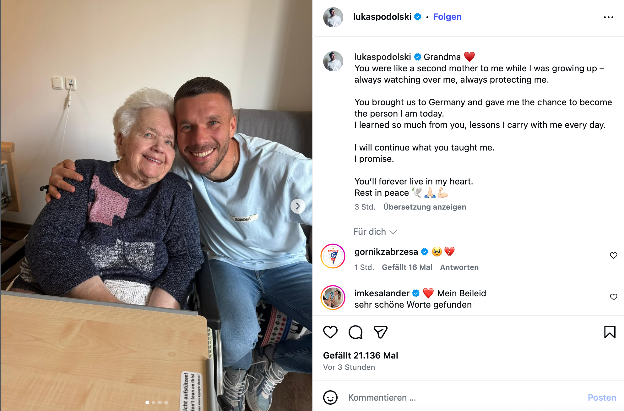 Lukas Podolski neben seiner Oma