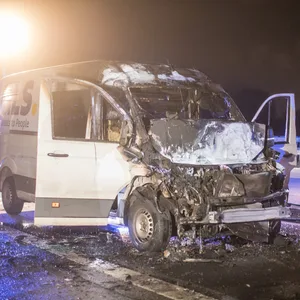 Transporter Unfall A1