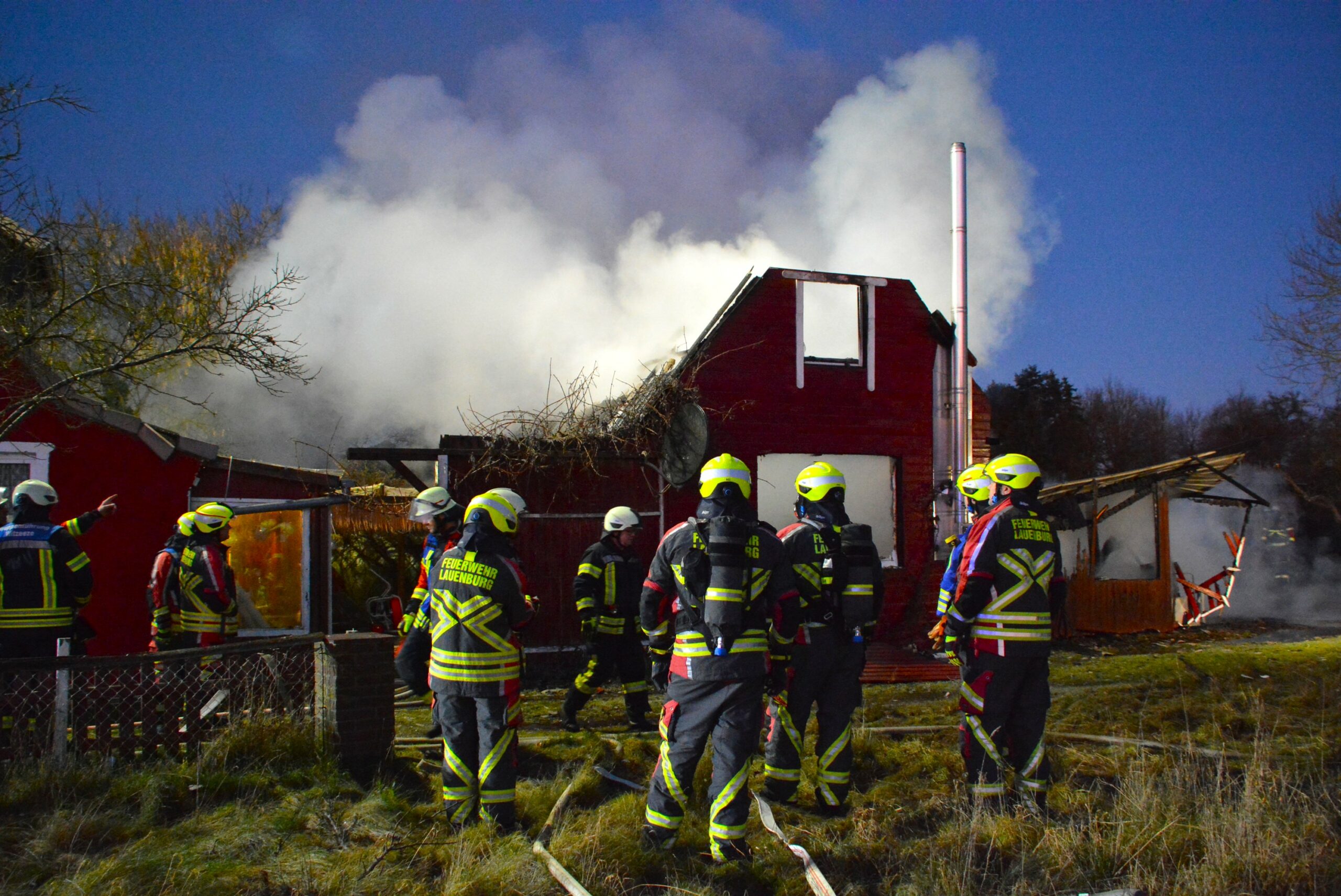 Haus in Witzeeze in Flammen – Bewohner tot geborgen