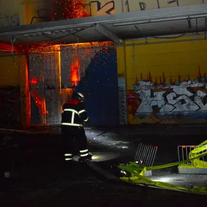Im ehemaligen Max-Bahr-Baumarkt in Bergedorf hat es am ersten Weihnachtstag gebrannt.