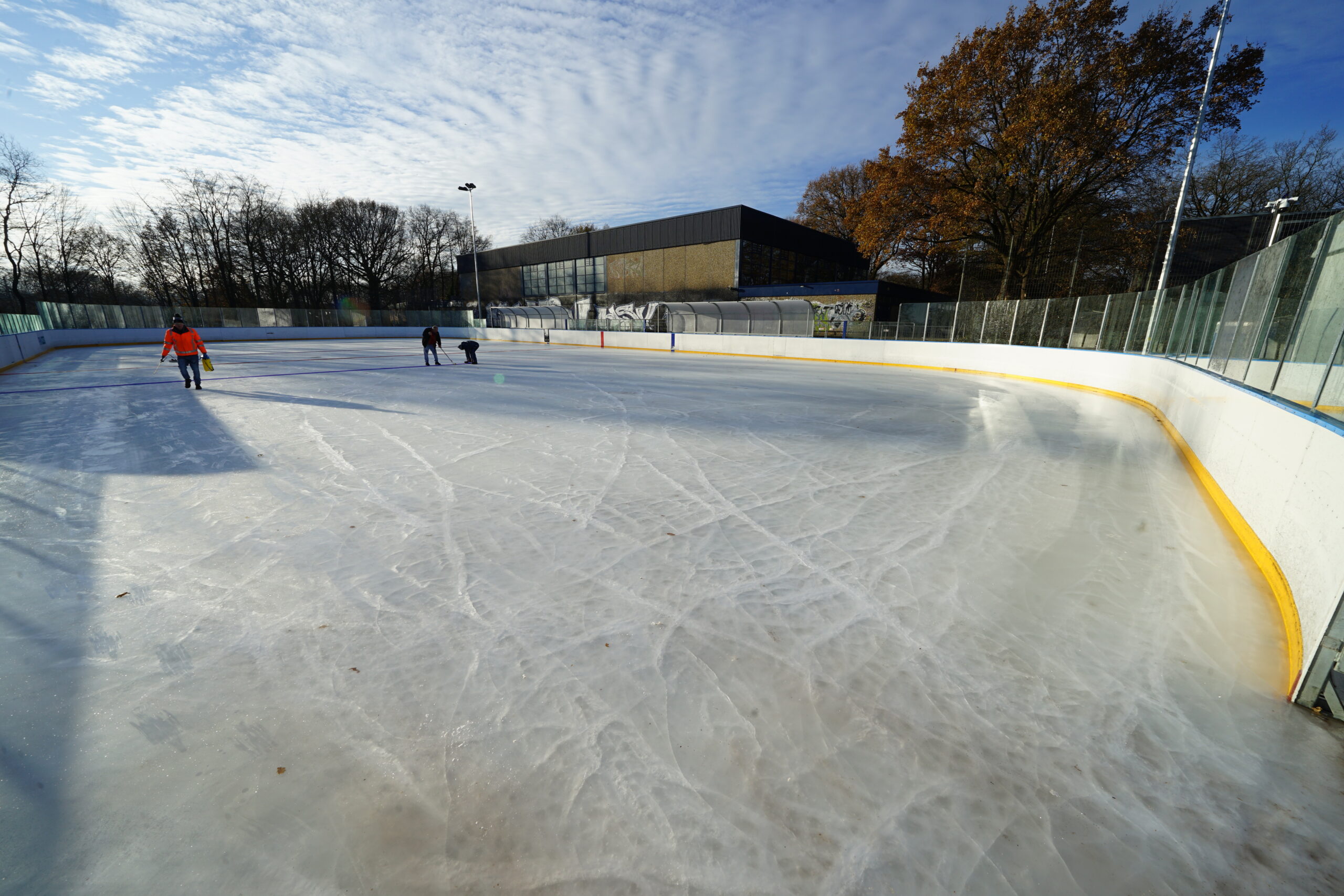 Die temporäre Eissportanlage in der Sportanlage Steinwiesenweg.
