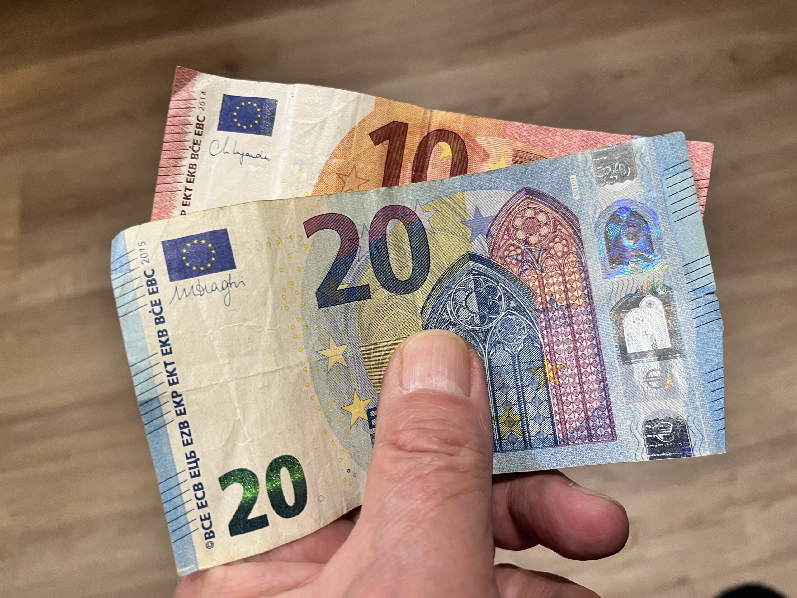 Neu Betrugsmasche in Hamburg – Trickbetrüger braucht nur wenige Euros um ihm aus einer Notlage helfen zu können