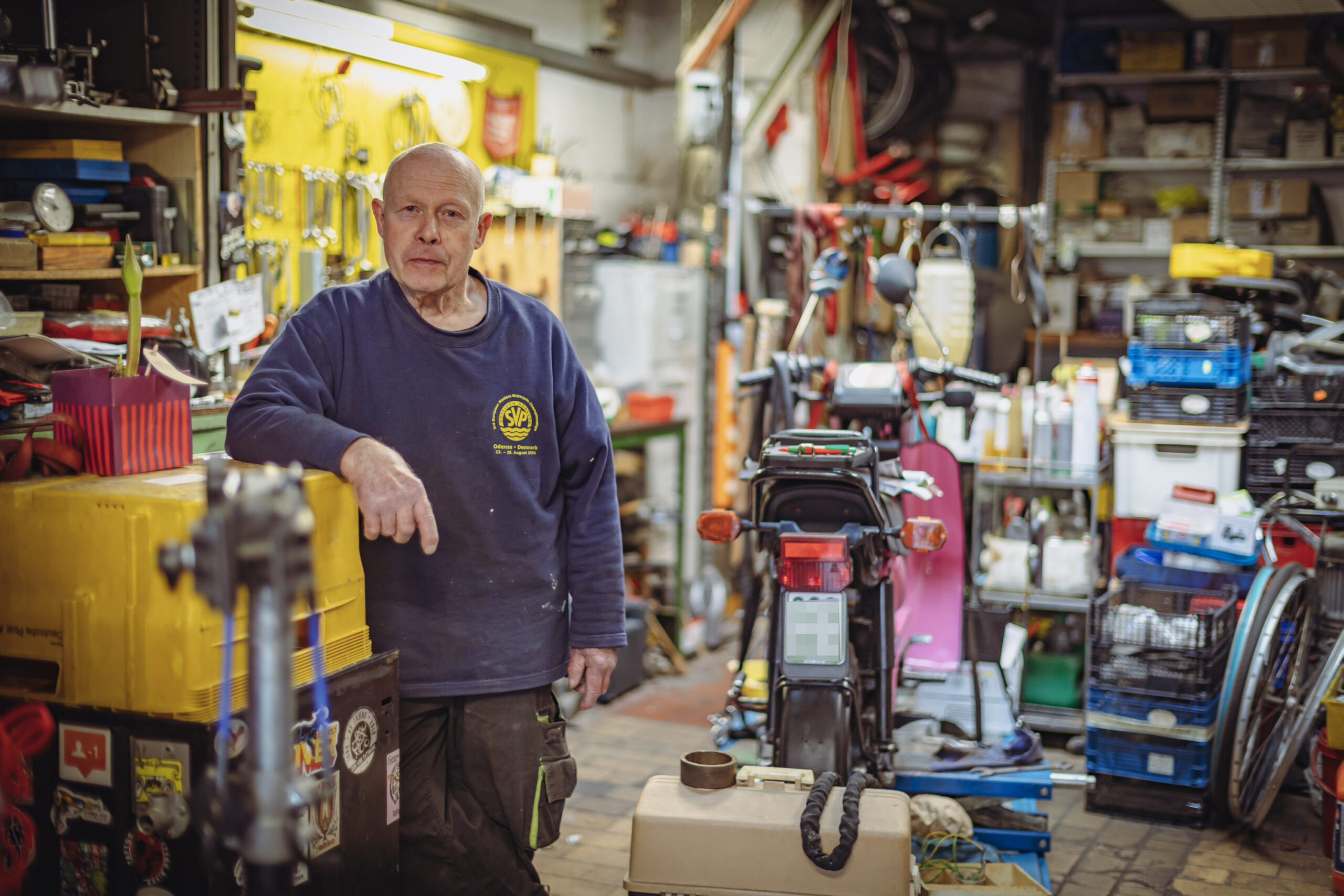 Ingolf Köster steht in seiner Werkstatt in Ottensen.
