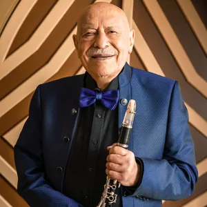 Giora Feidman mit einer Klarinette