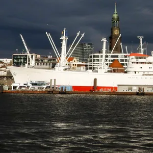 Dunkle Wolken über Hamburg (Symbolbild).