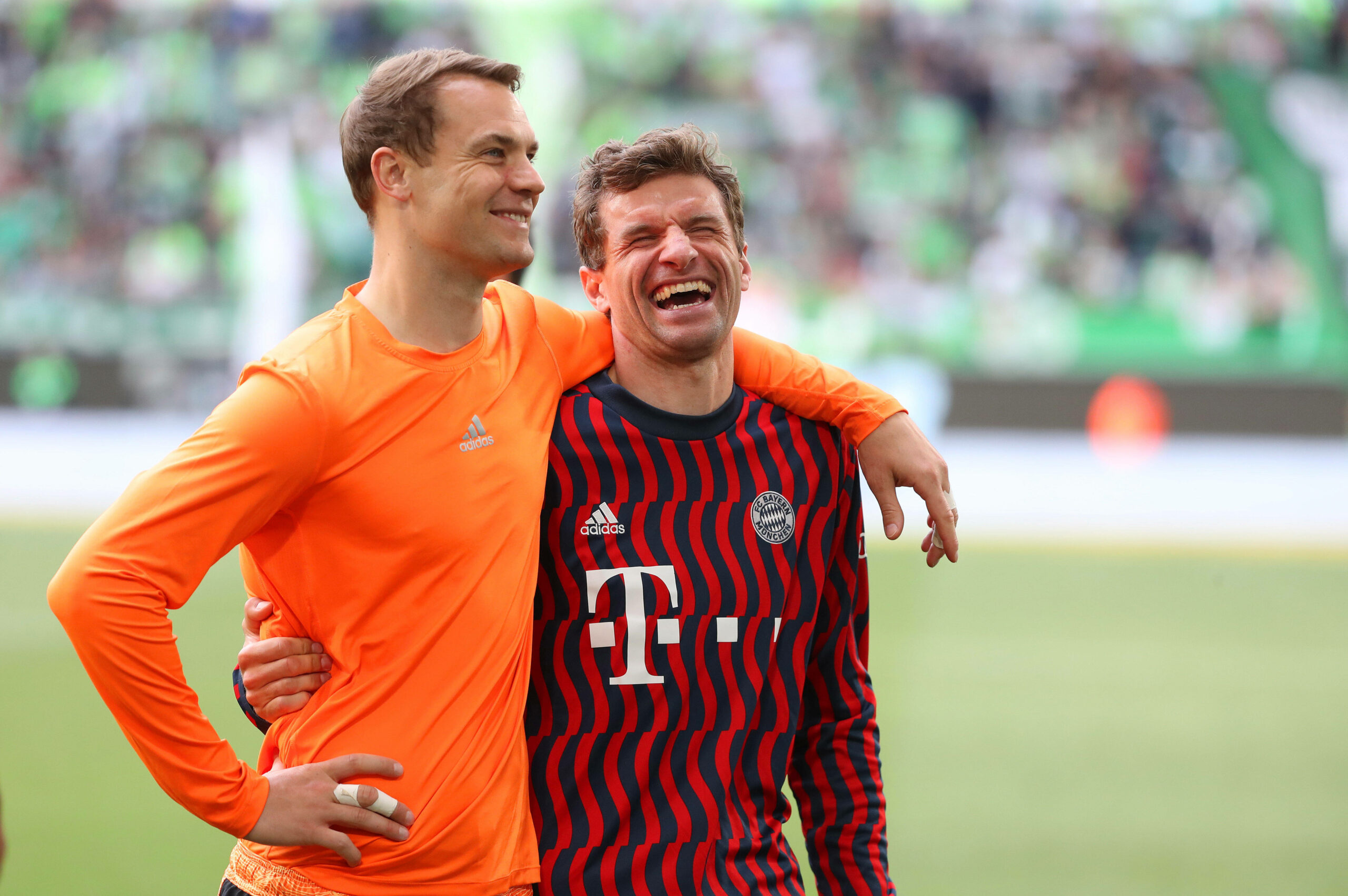 Manuel Neuer und Thomas Müller Arm in Arm