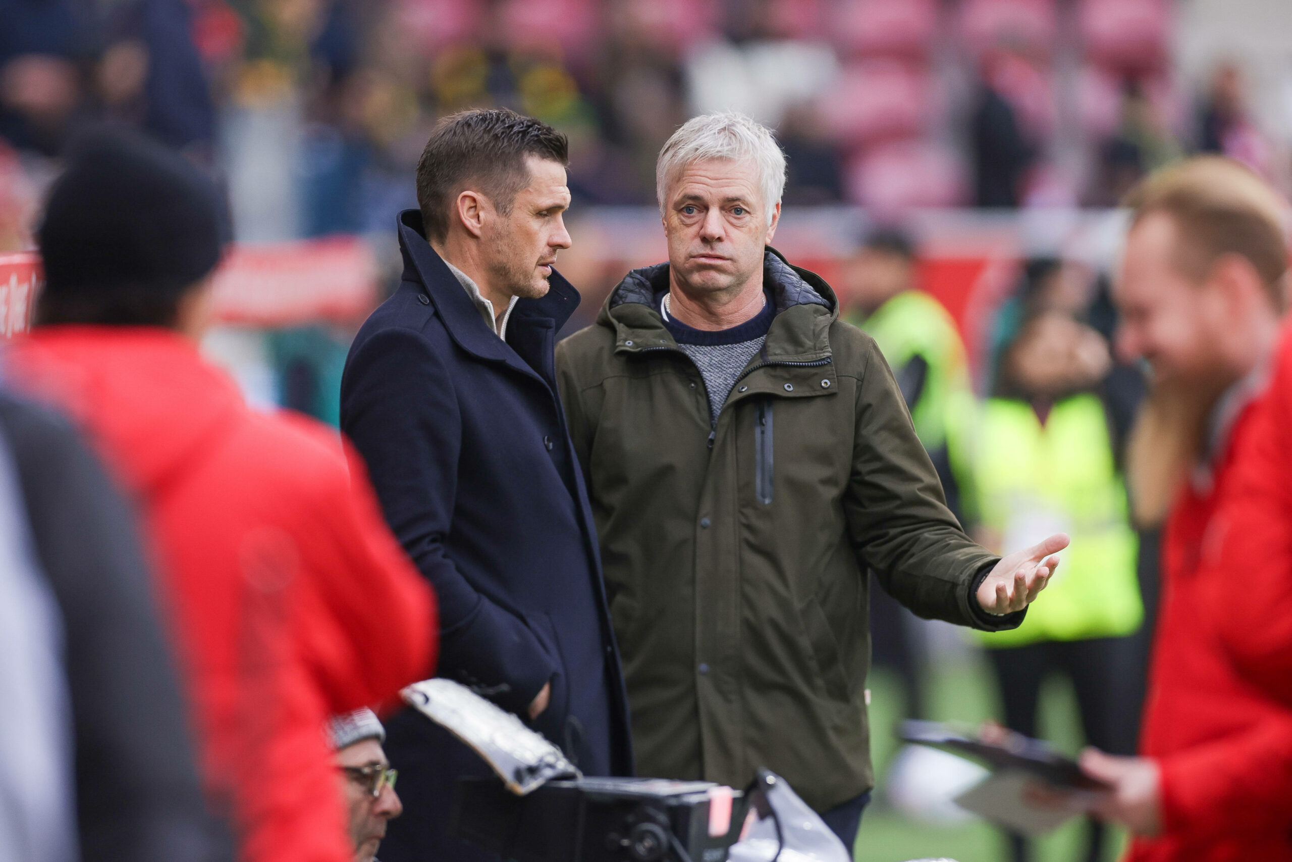 Tom Bartels kommentiert die Eröffnungsfeier der Olympischen Winterspiele in der ARD. Hier ist er im Gespräch mit Dortmunds Sportchef Sebastian Kehl. Sein Co-Kommentator wird aber ein anderer.