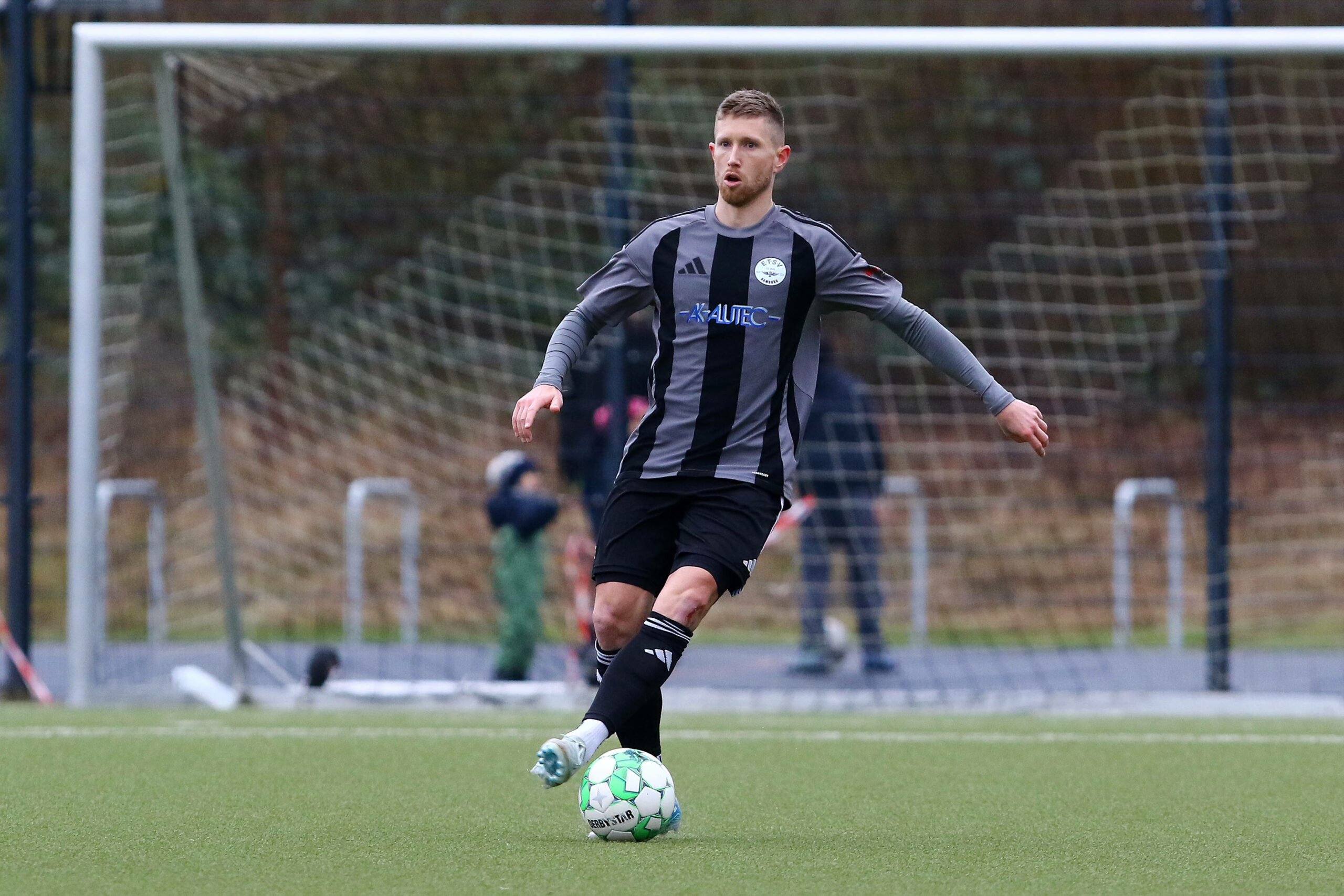 Sebastian Hertner am Ball