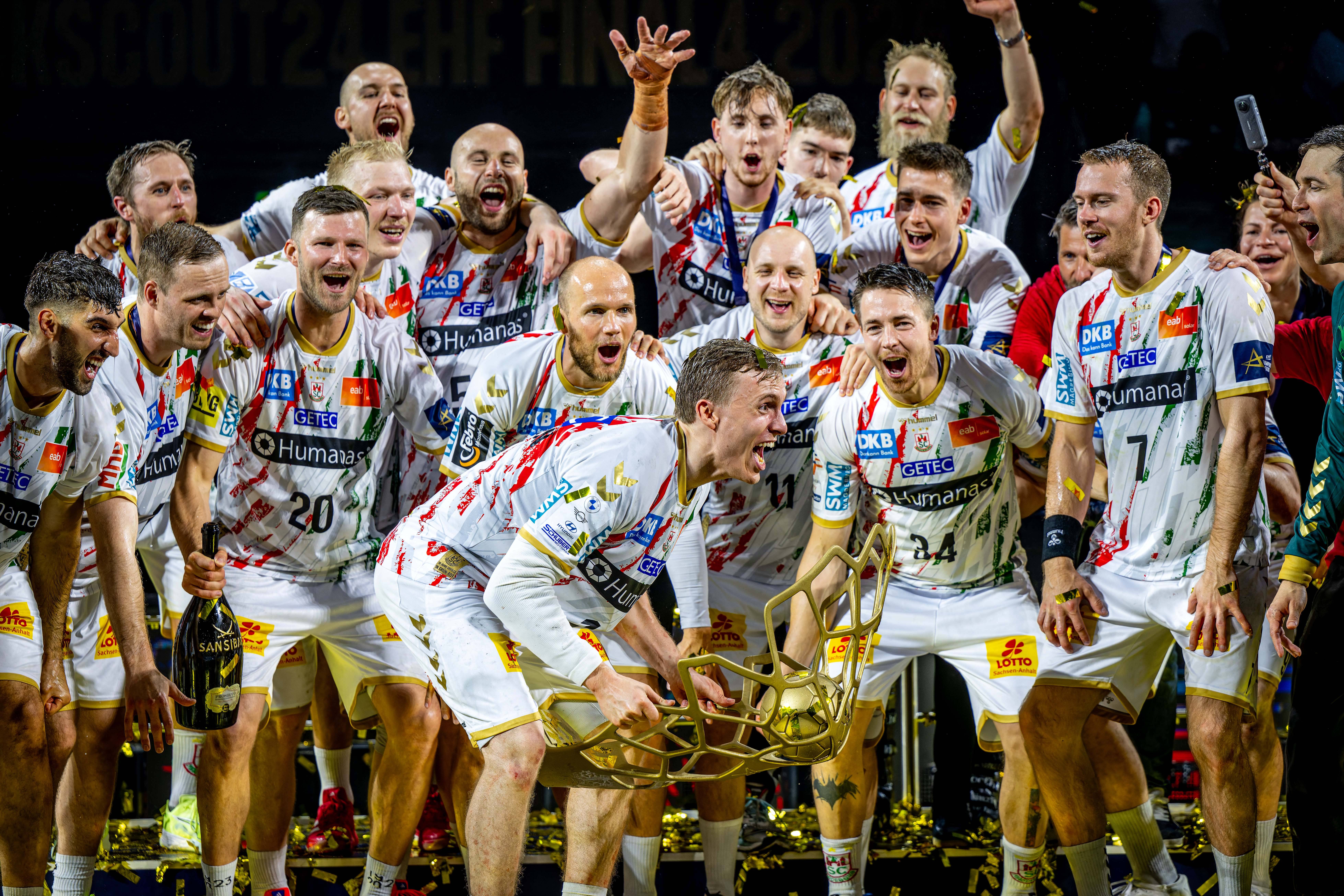 Die Spieler des SC Magdeburgs feiern ihren Champions League-Triumph