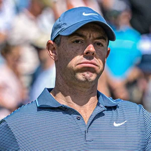 Golf-Star Rory McIllroy schaut unzufrieden in die Luft