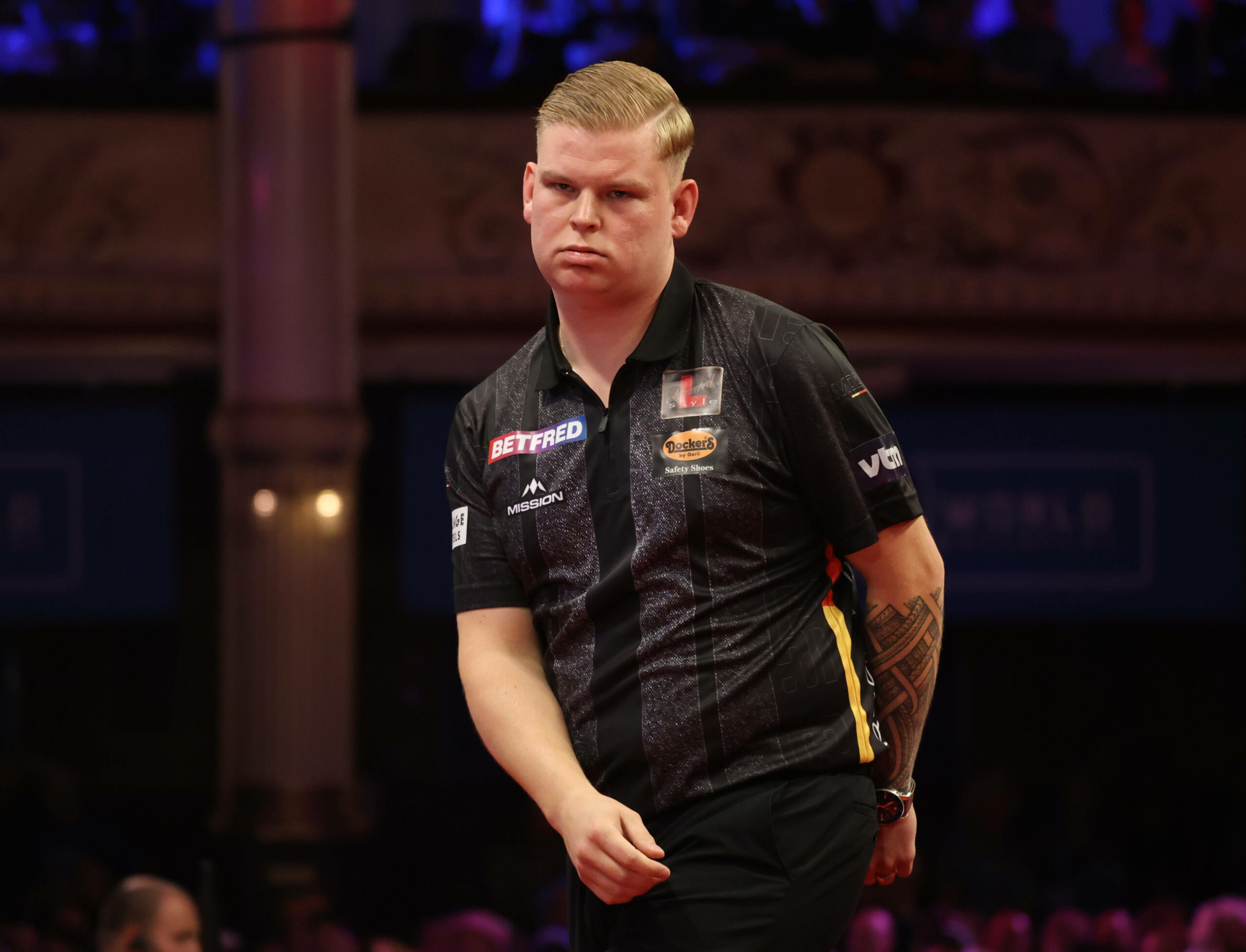 Mike de Decker guckt genervt