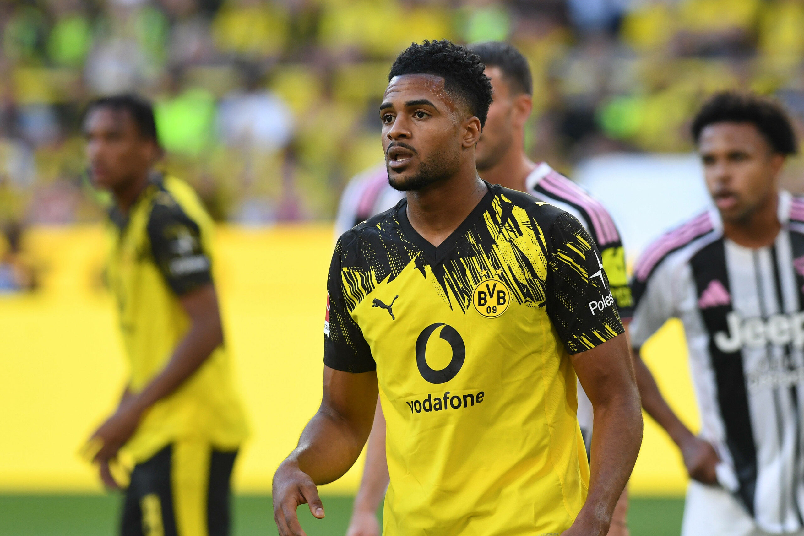 Almugera Kabar im BVB-Trikot