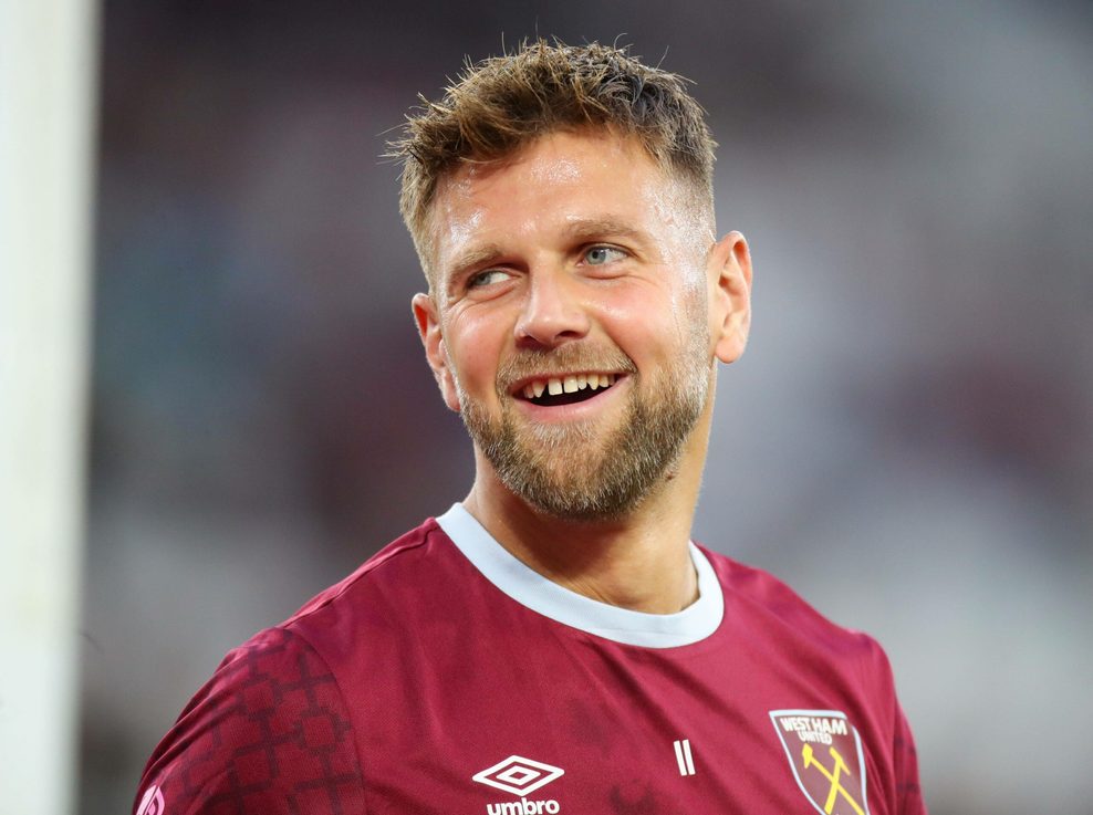 Niclas Füllkrug lacht