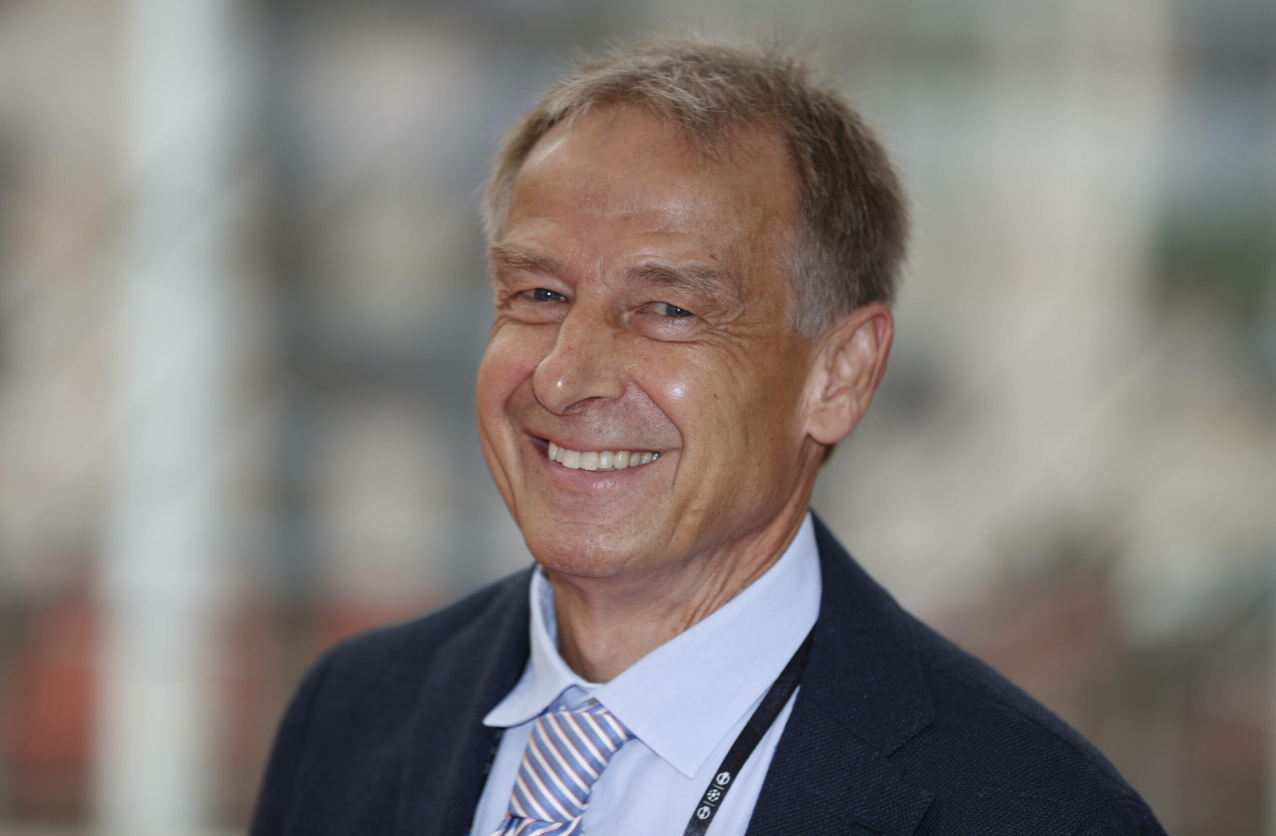 Jürgen Klinsmann schaut glücklich