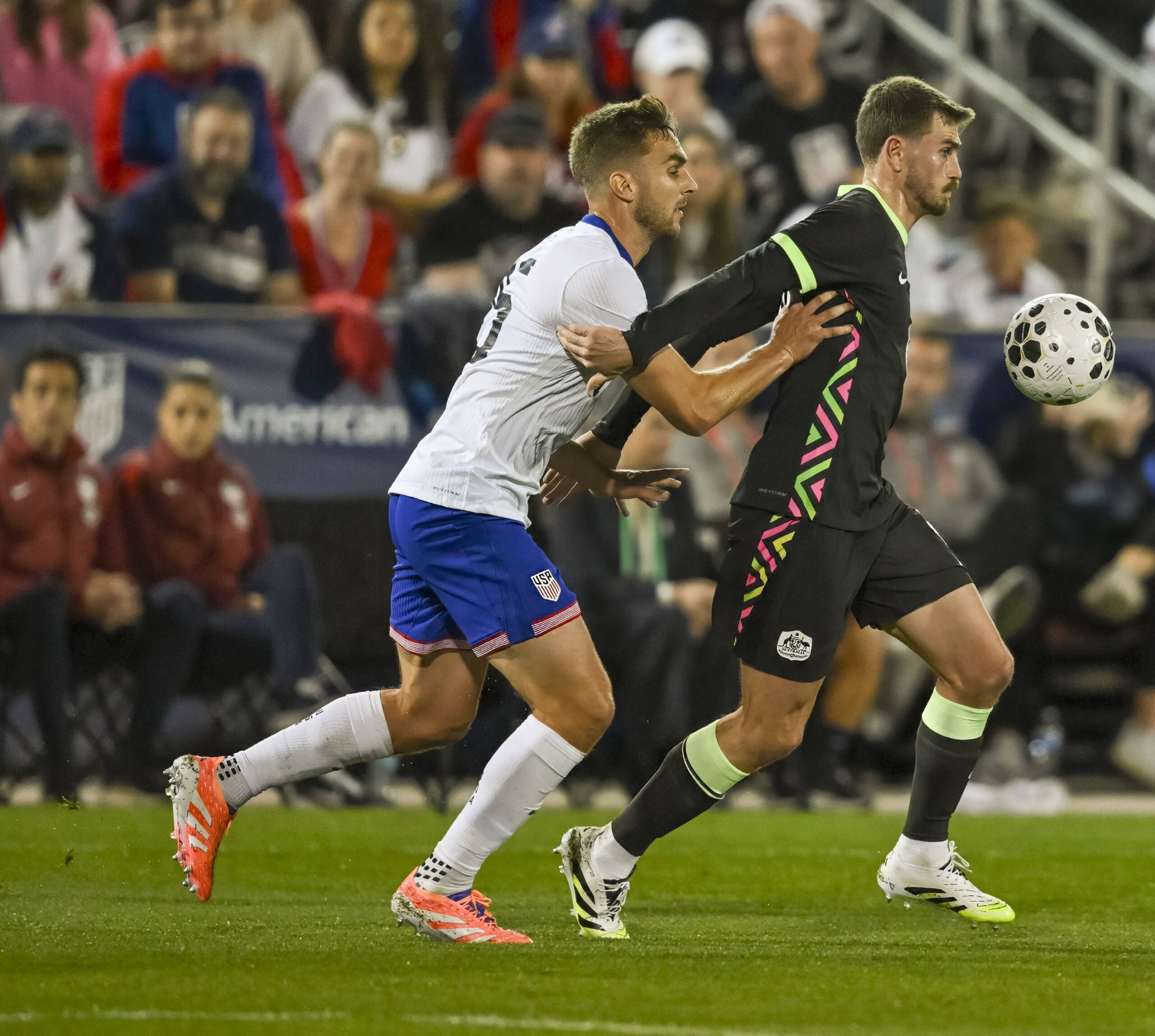 James Sands gegen Connor Metcalfe im Länderspiel