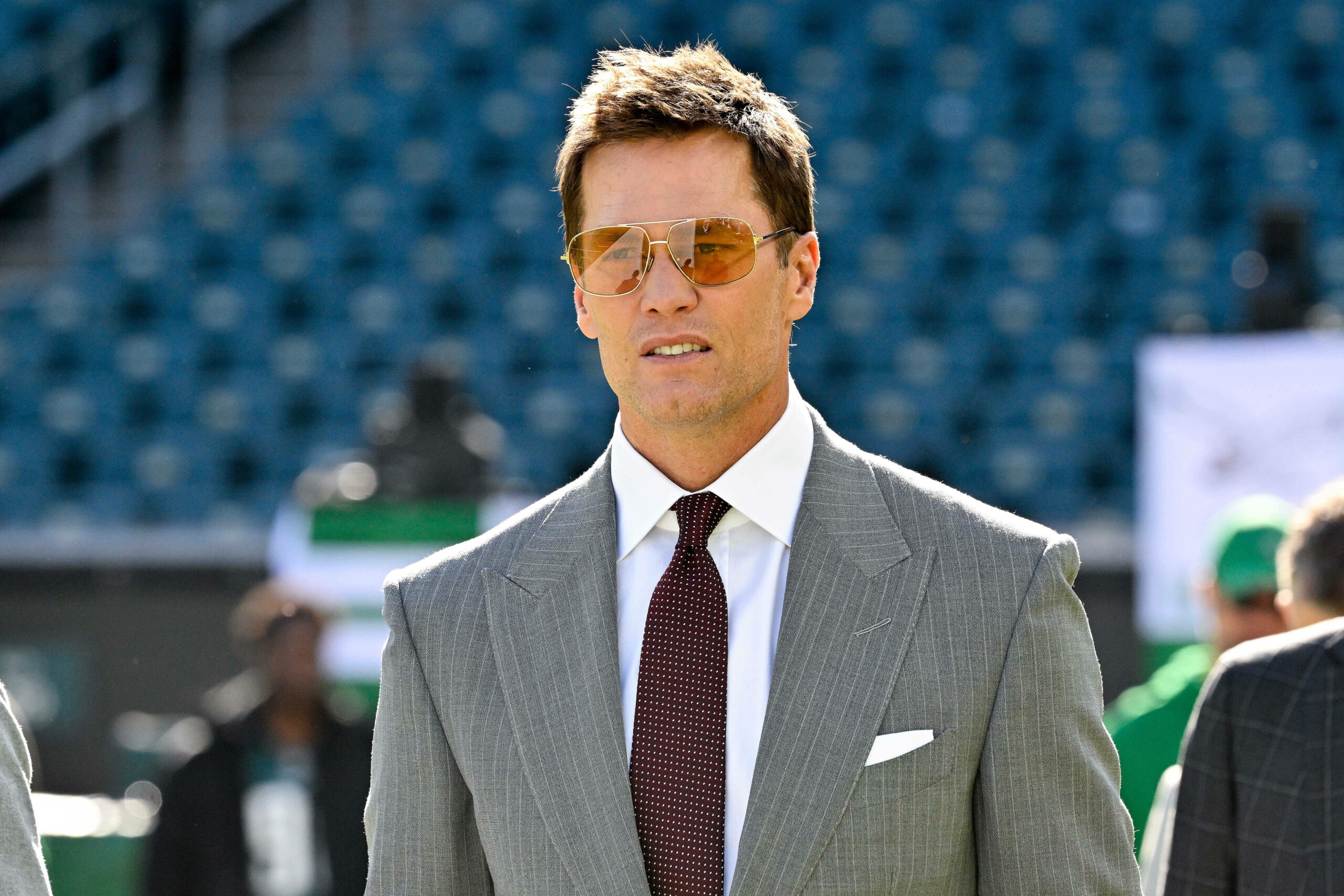 Football-Ikone Tom Brady im Anzug