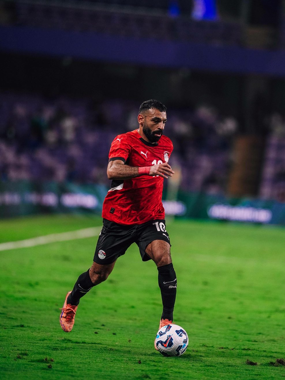 Mohamed Salah am Ball für Ägypten