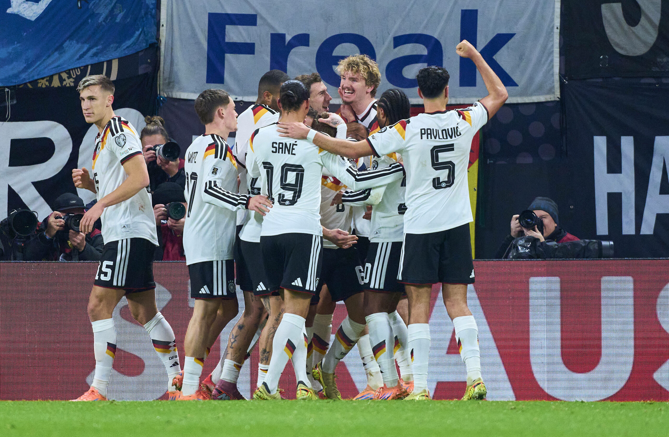 Deutsche Fußballnationalspieler jubeln