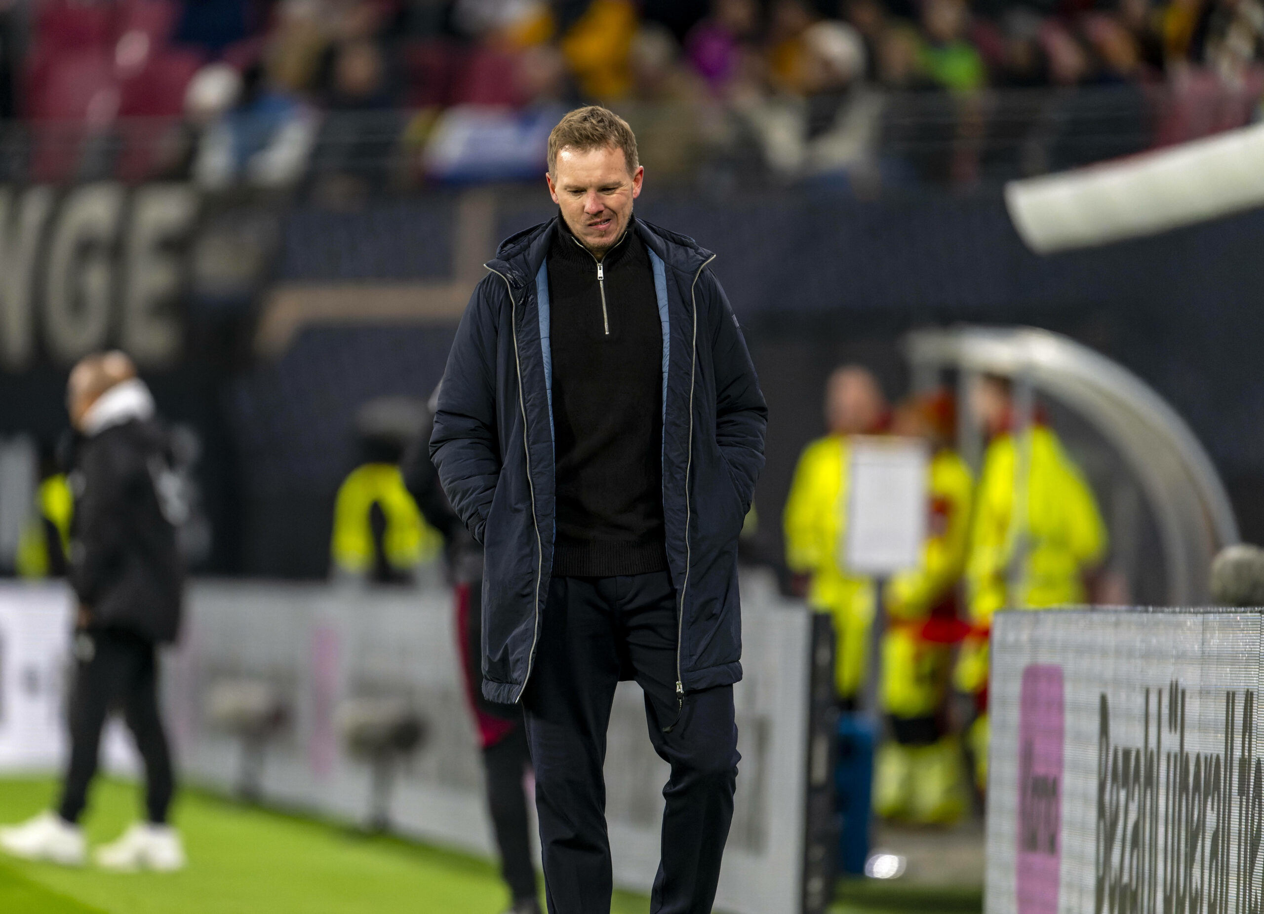 Nationaltrainer Julian Nagelsmann schaut enttäuscht