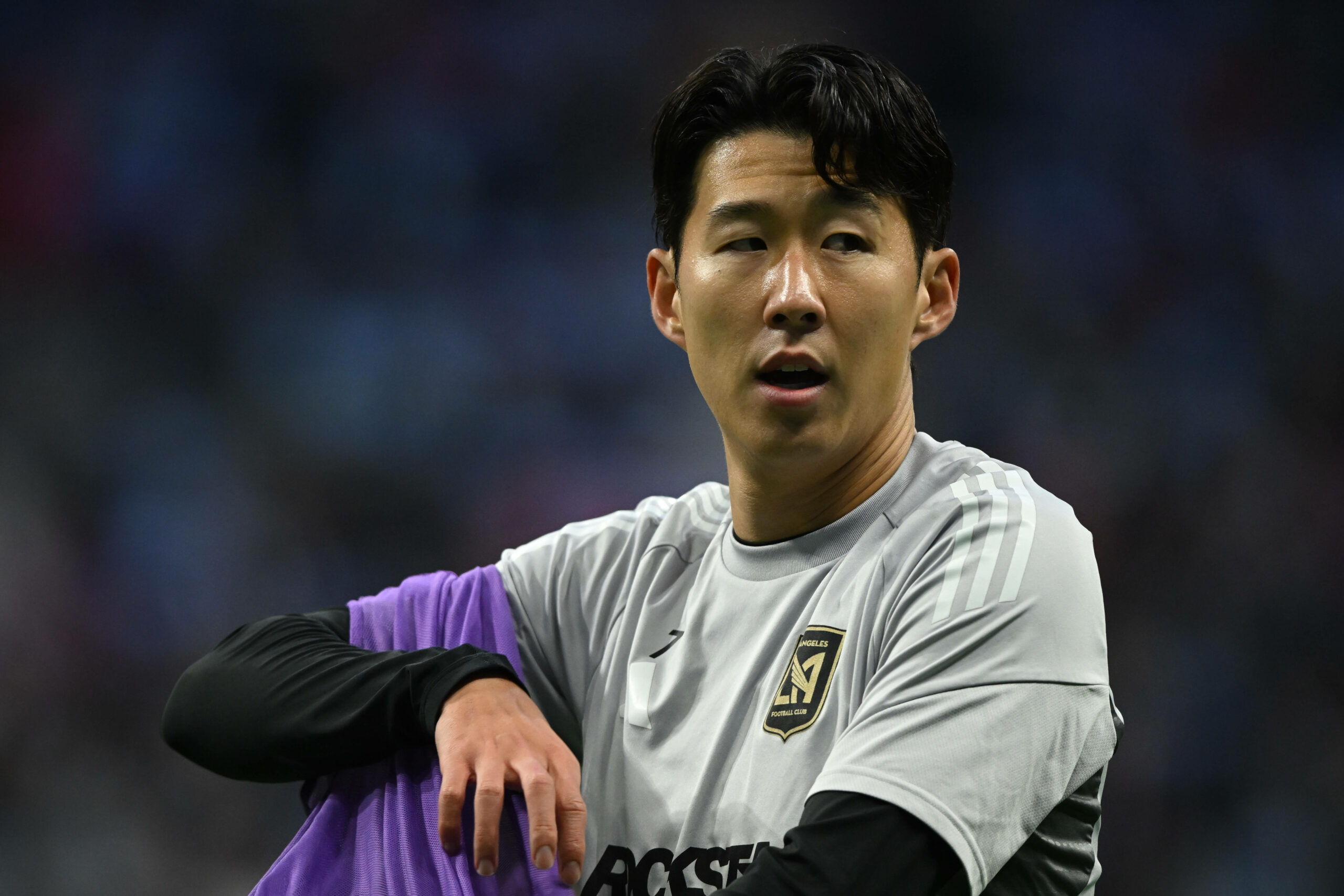 LAFC-Spieler Heung-min Son schaut skeptisch über das Spielfeld
