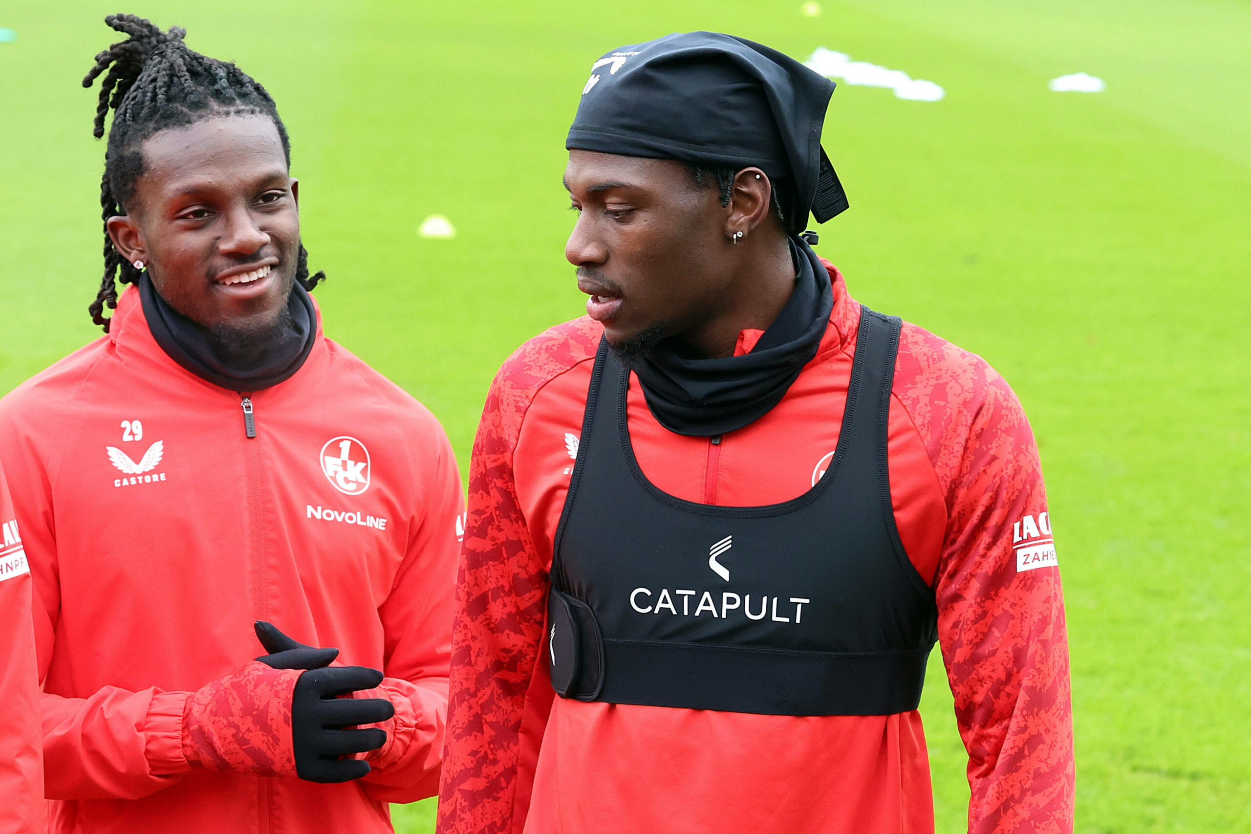 Richmond Tachie und Faride Alidou auf dem Trainingsplatz