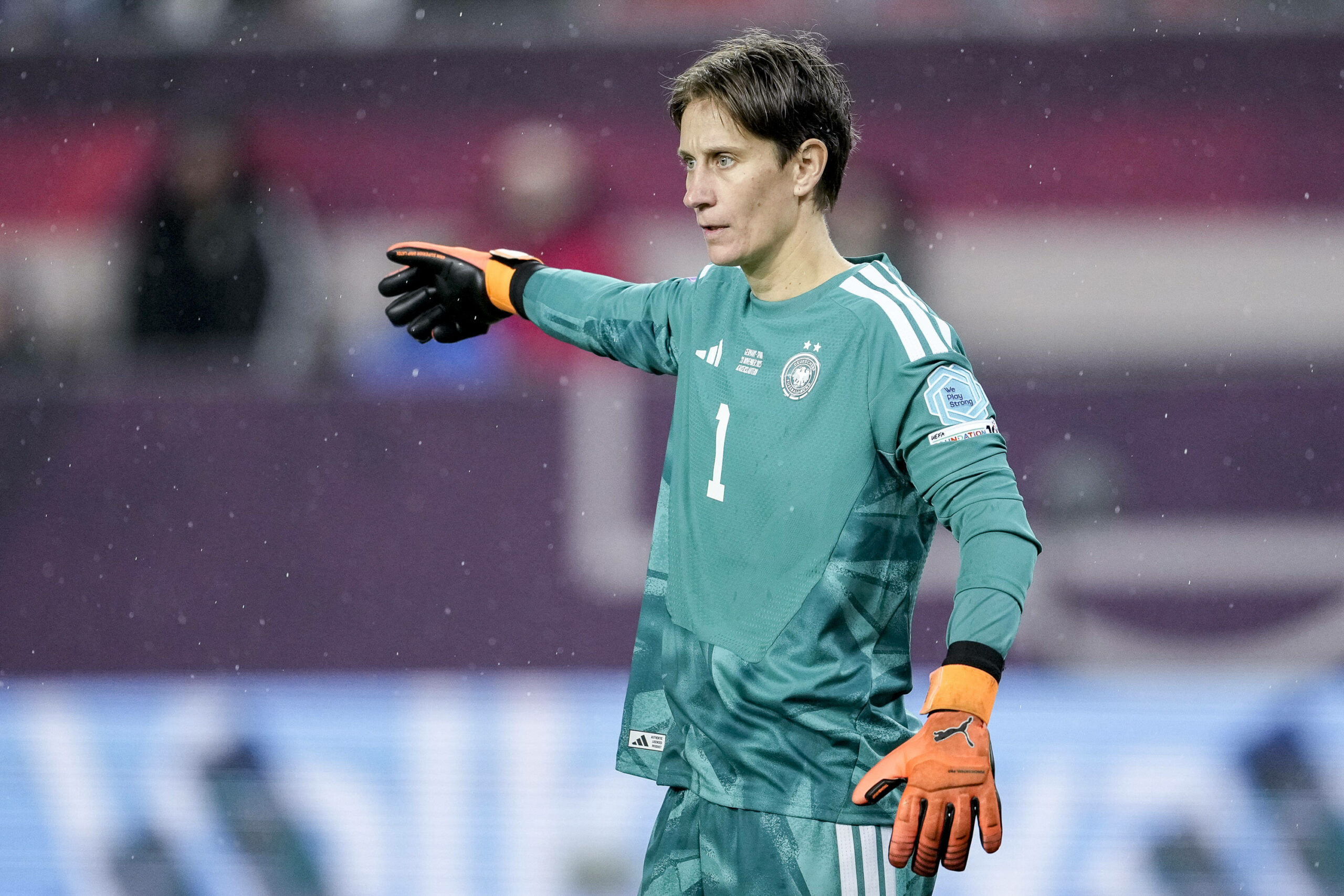 Ann-Katrin Berger gibt Anweisungen