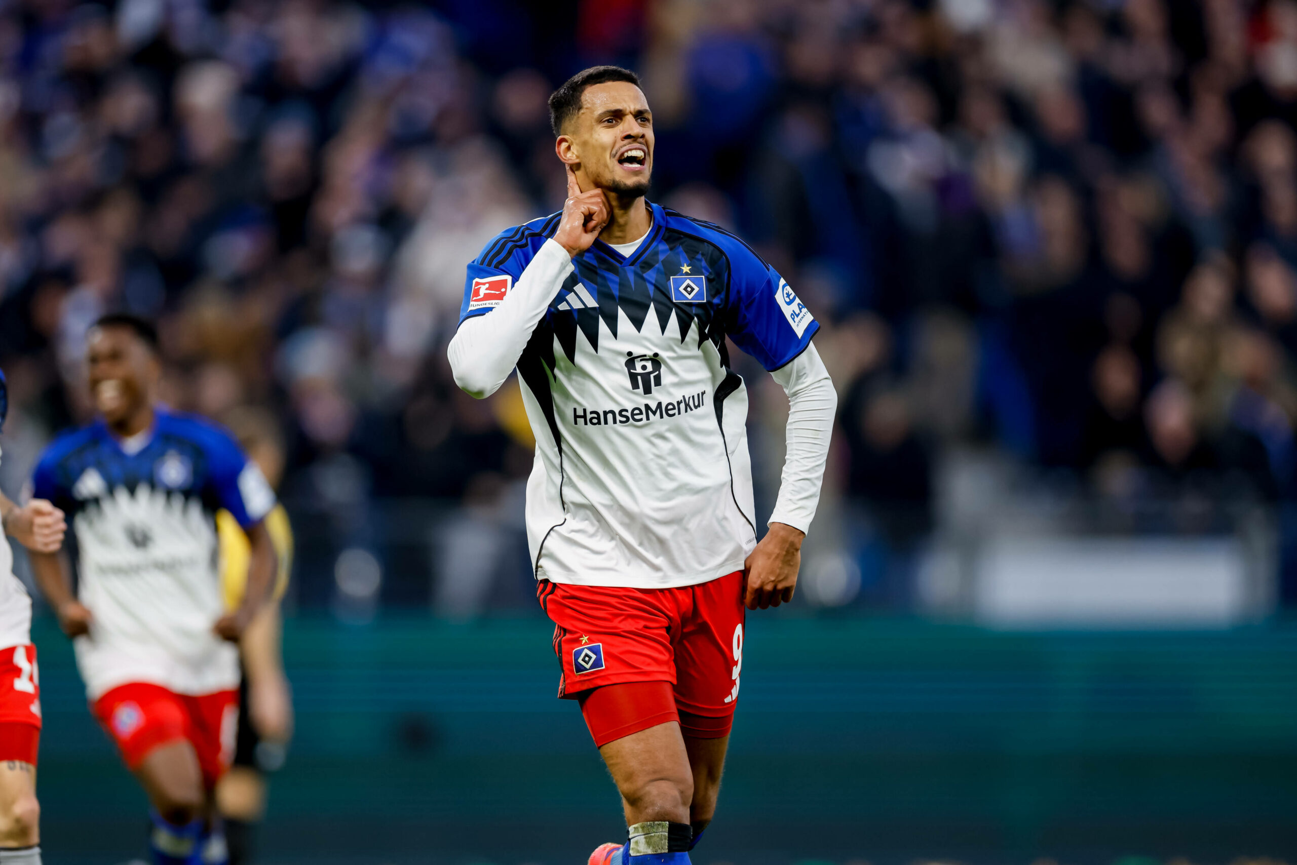 Robert Glatzel bejubelt seinen Treffer gegen Stuttgart.