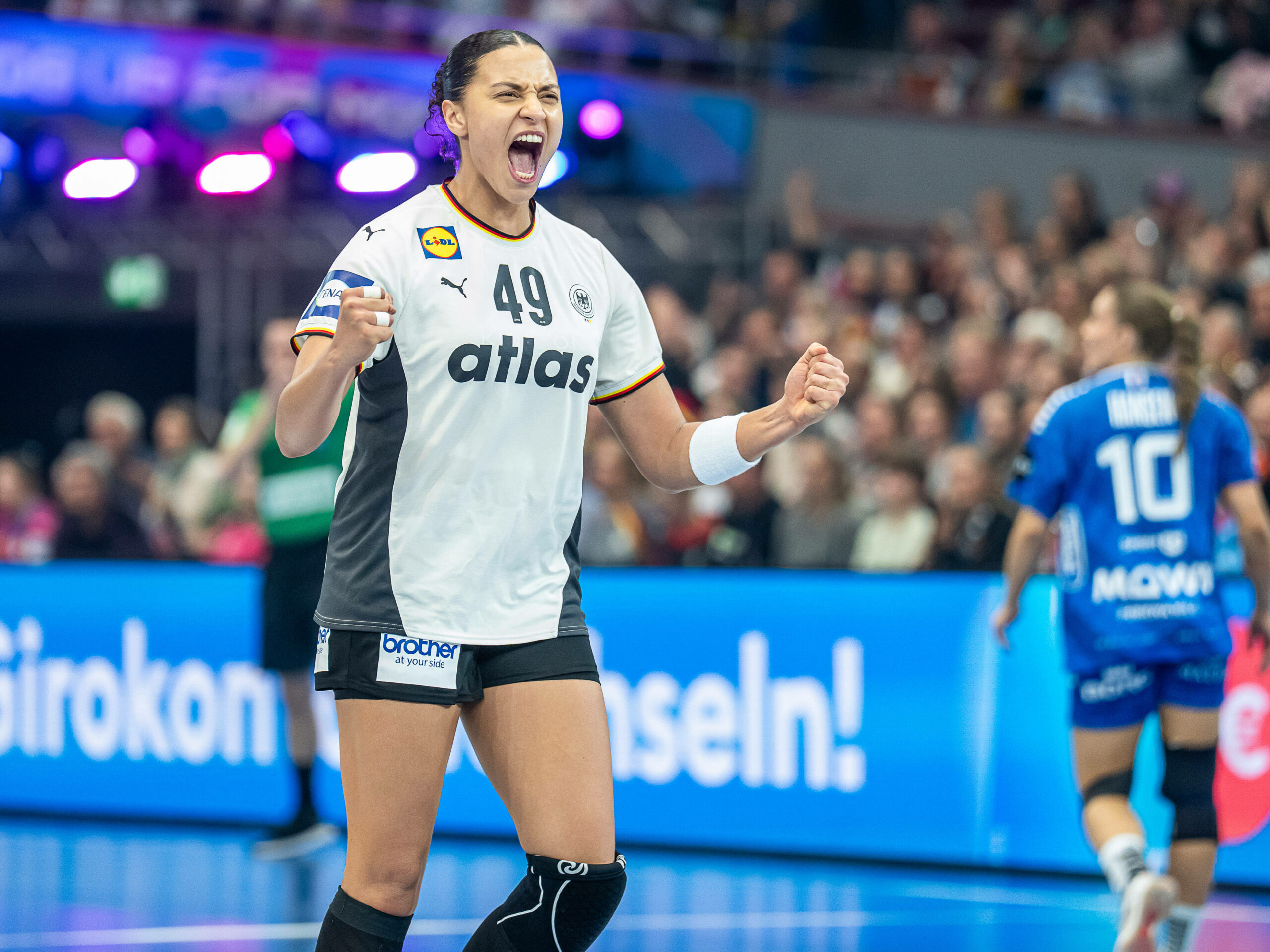 Deutschlands Aimee von Pereira jubelt bei der Handball-WM