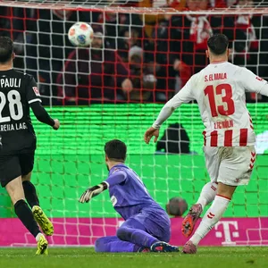 Vasilj schaut dem Ball hinterher