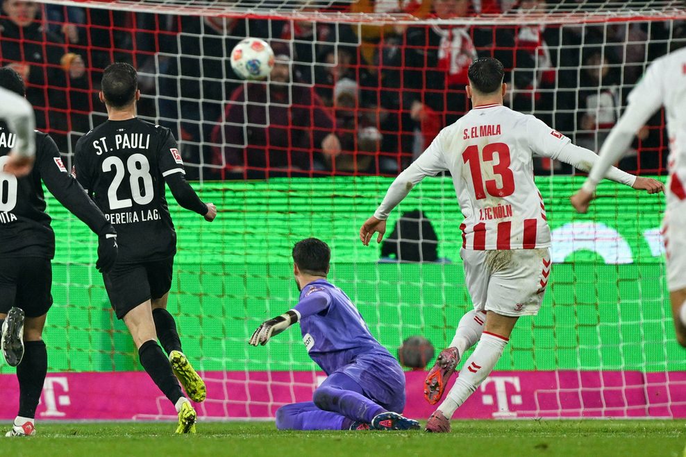 Vasilj schaut dem Ball hinterher