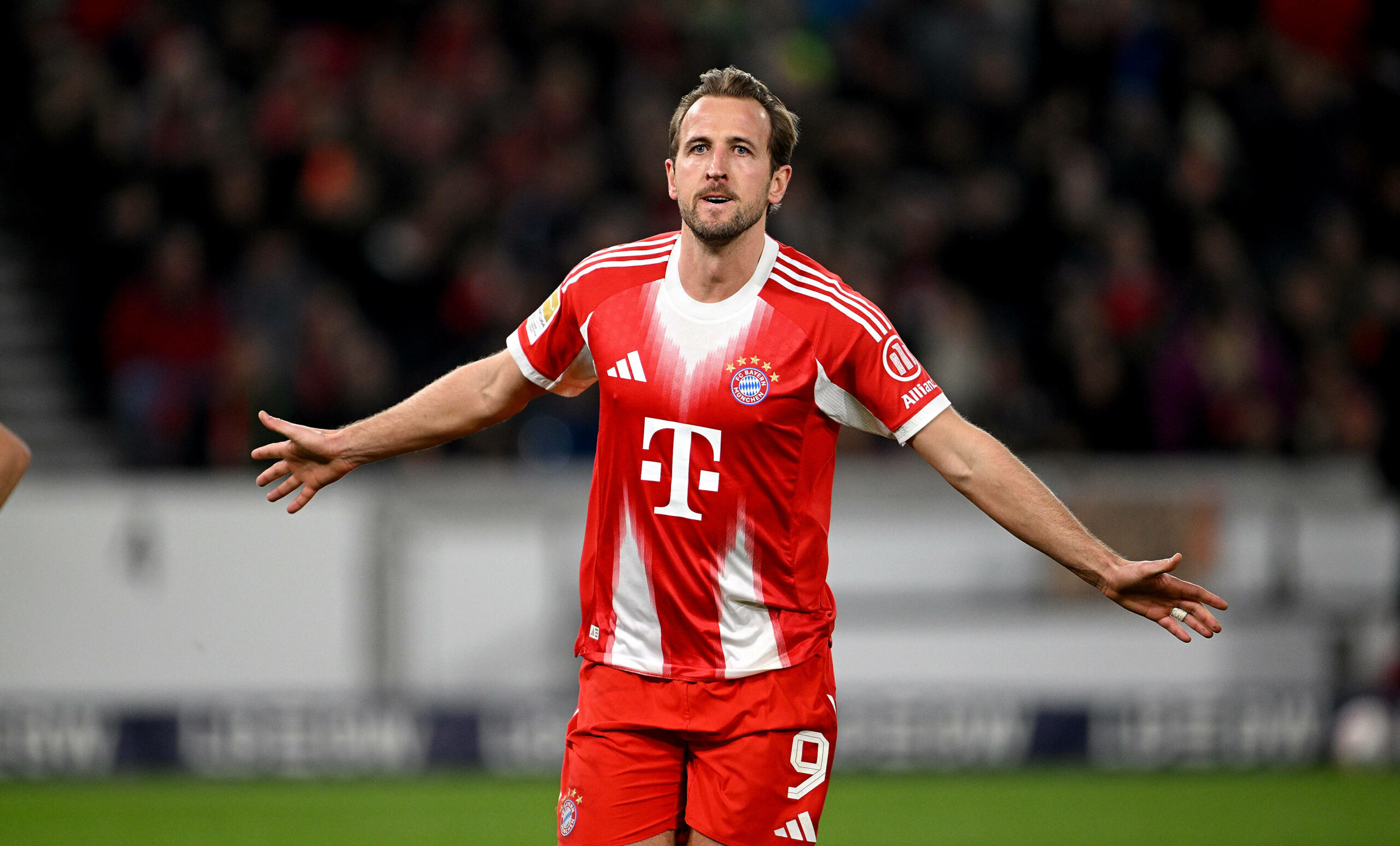 FC Bayern München-Spieler Harry Kane jubelt über sein Tor