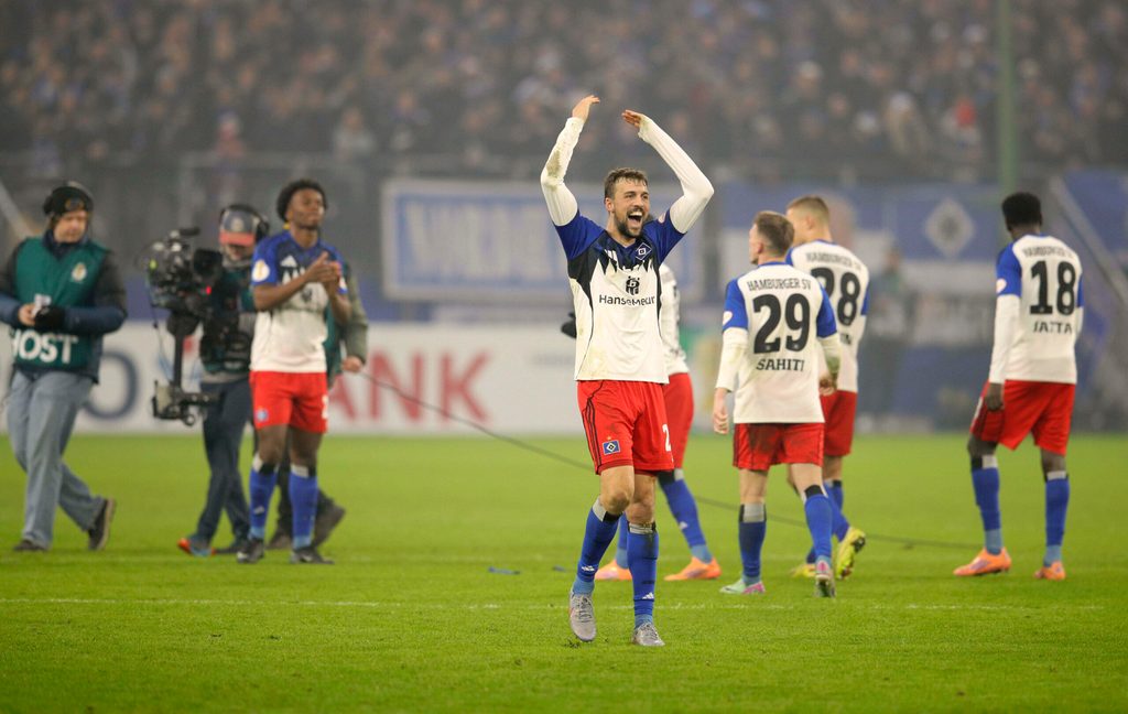 Jonas Meffert jubelt auf dem Spielfeld