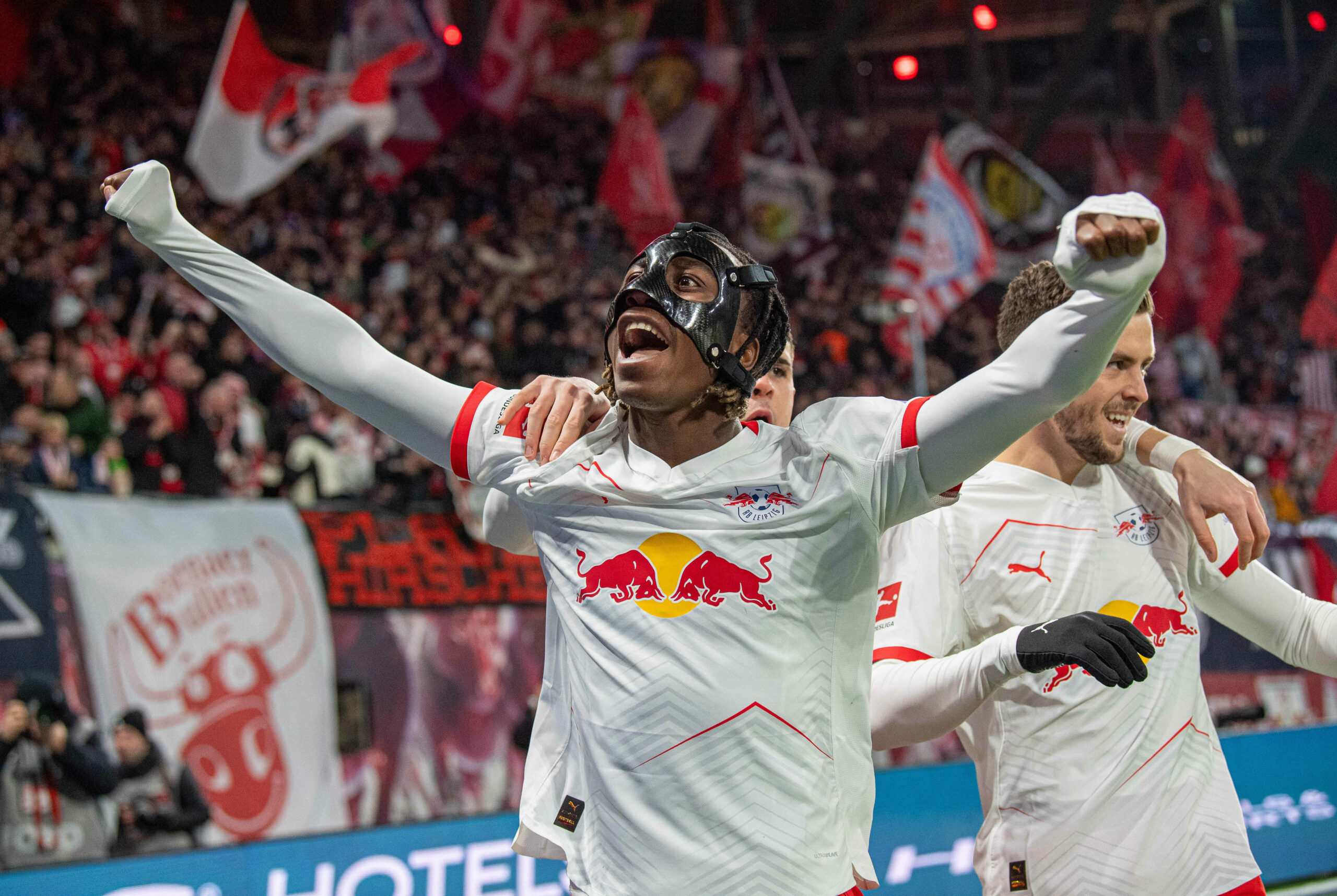 Yan Diomande jubelt nach seinem Tor