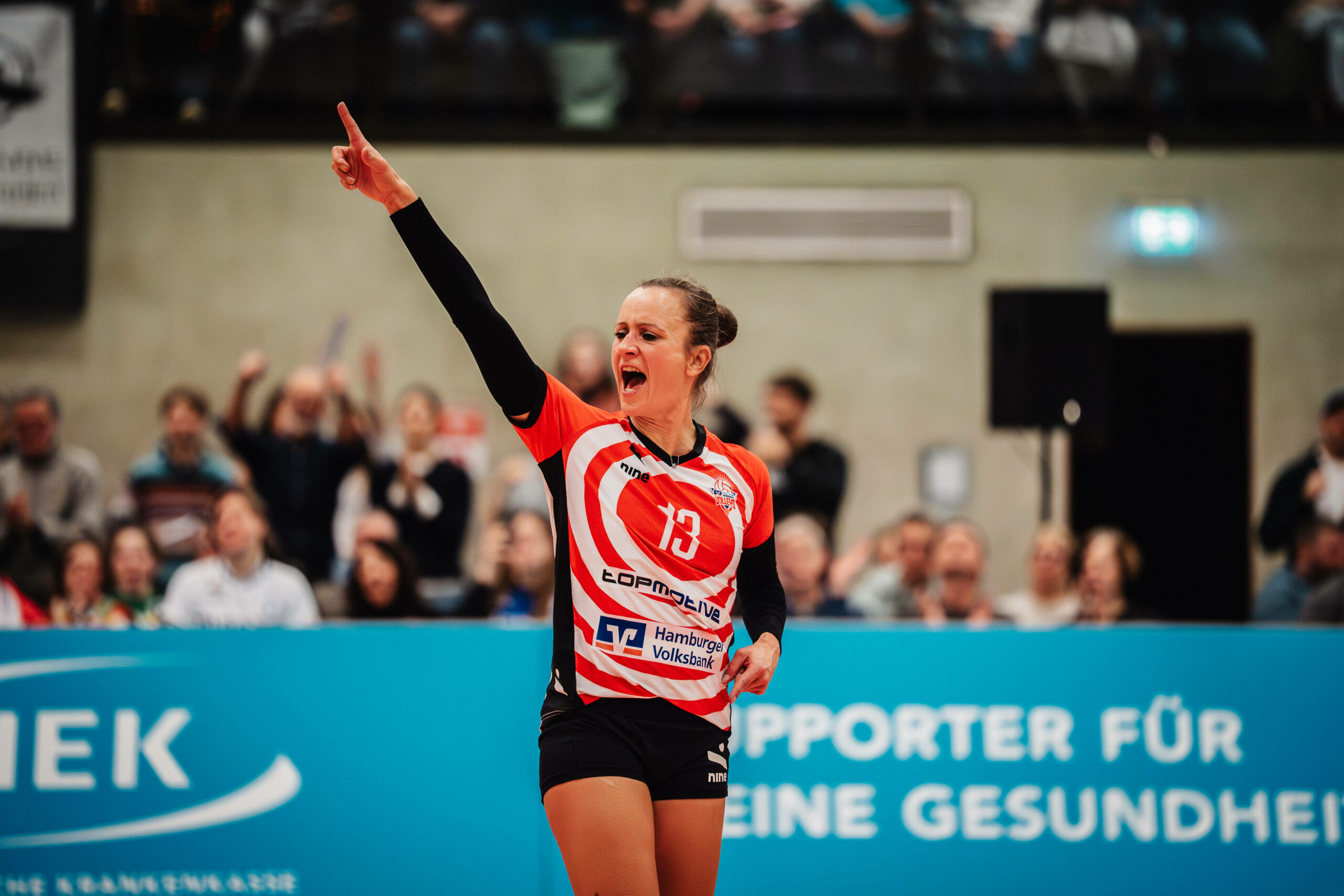 Kathleen Weiß jubelt in einem Spiel der ETV Hamburg Volleys