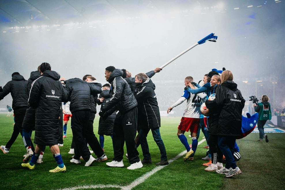 Der HSV feiert den Nordderby-Sieg gegen Bremen
