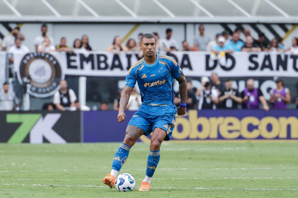 Walace dribbelt am Ball