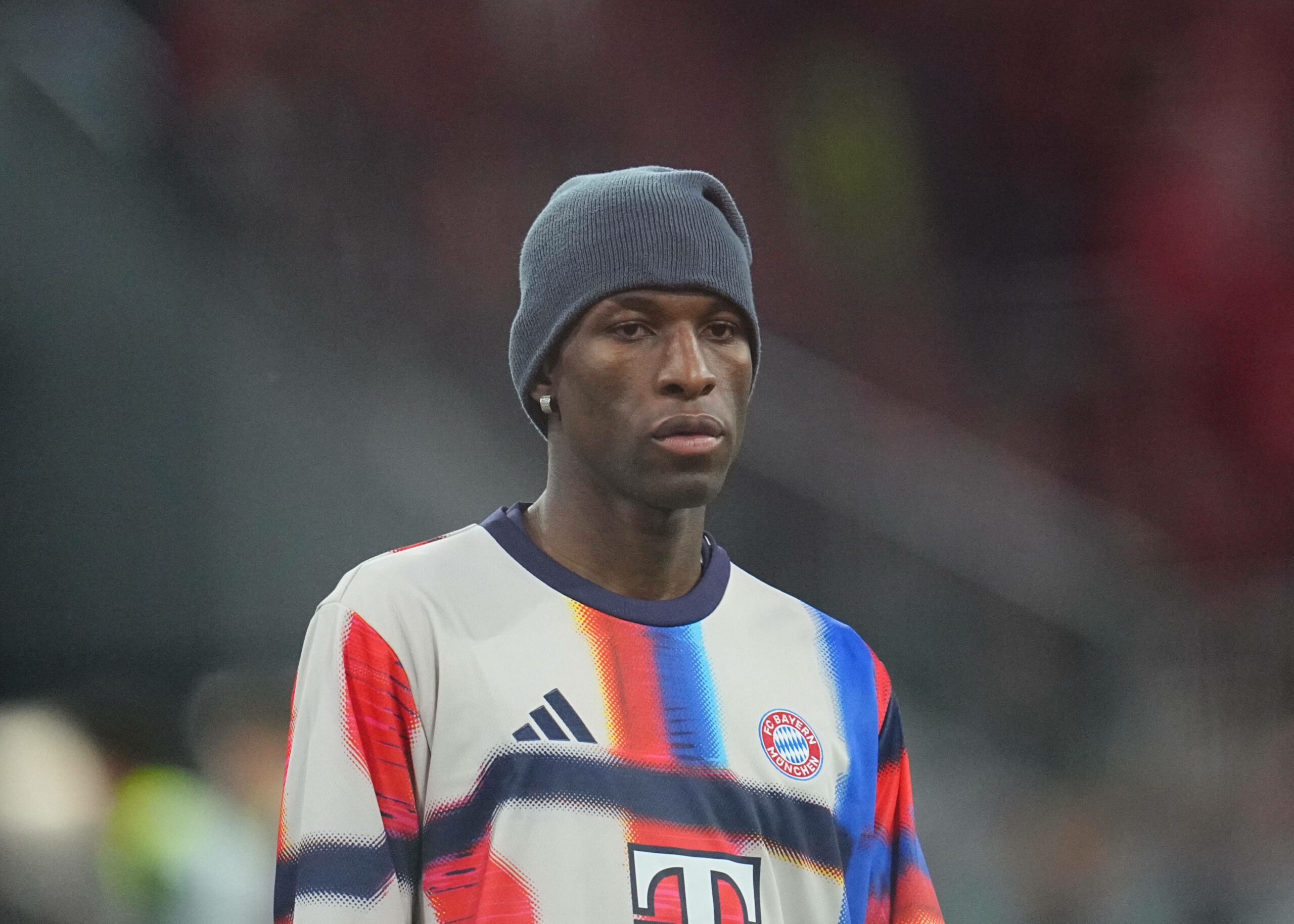 Bayern-Spieler Nicolas Jackson schaut skeptisch