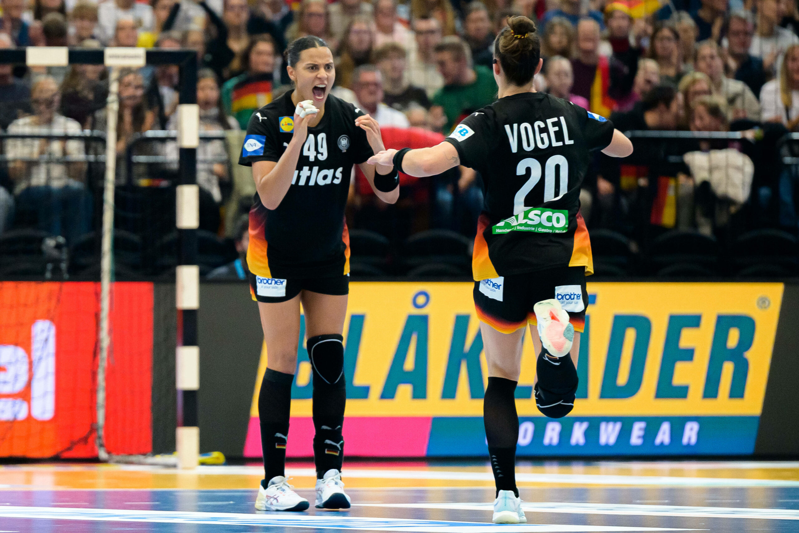 Die deutschen Handball-Frauen begeistern derzeit bei der WM im eigenen Land.
