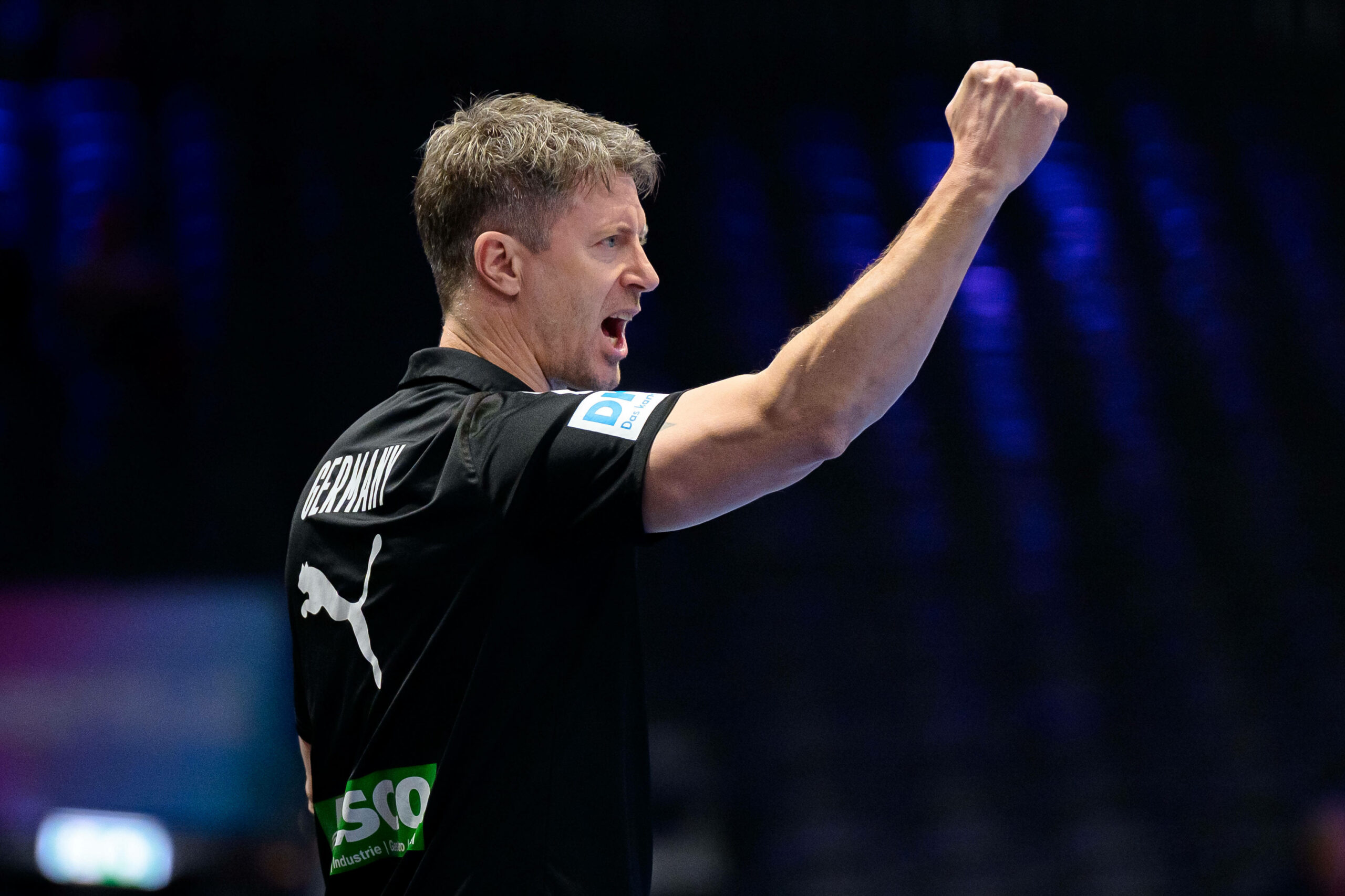 Markus Gaugisch ballt vor Freude die Faust