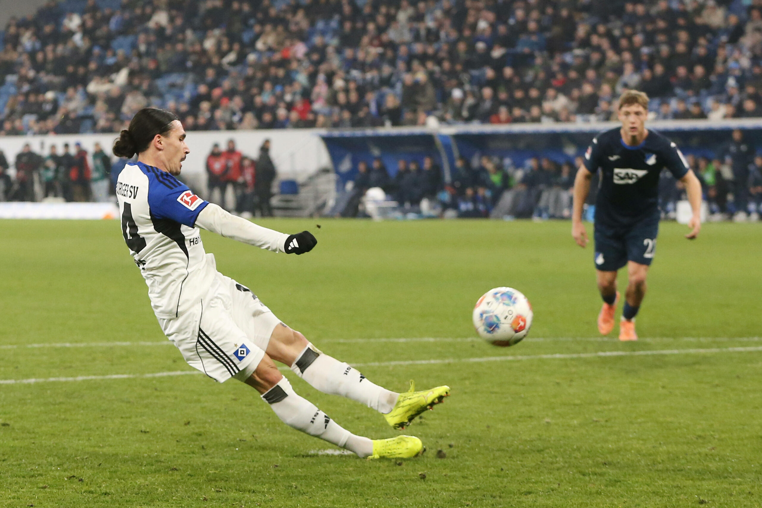 Rayan Philippe rutscht beim Elfmeter aus