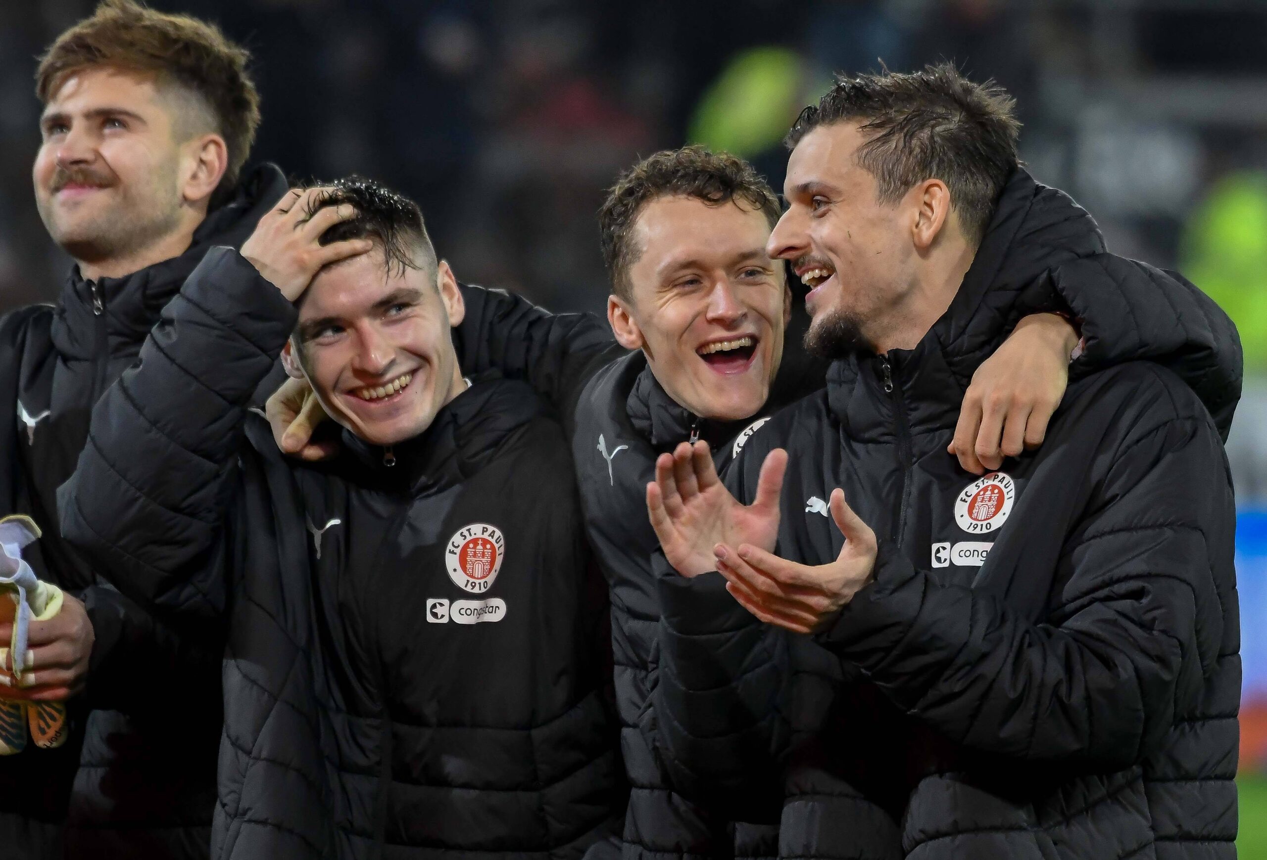 Adam Dzwigala, Martijn Kaars und Arkadiusz Pyrka nach dem Sieg gegen Heidenheim