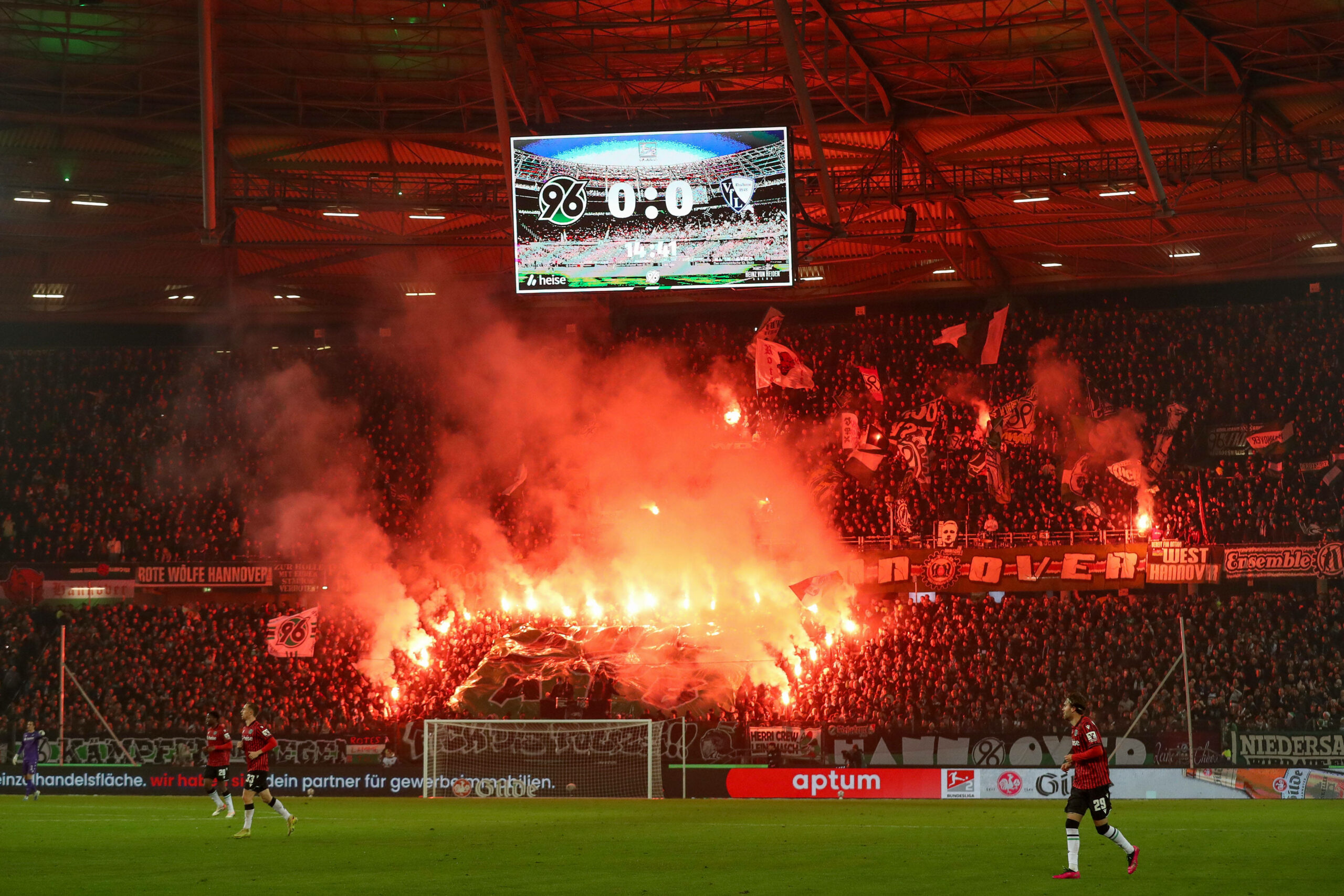 Pyrotechnik in der 96-Kurve