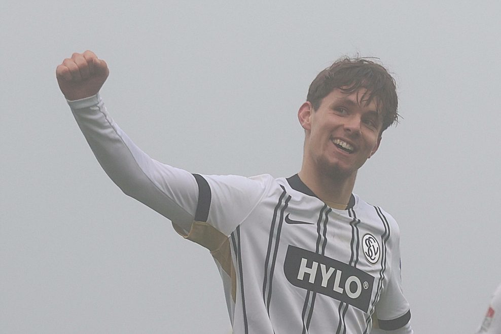 Otto Stange bejubelt ein Tor