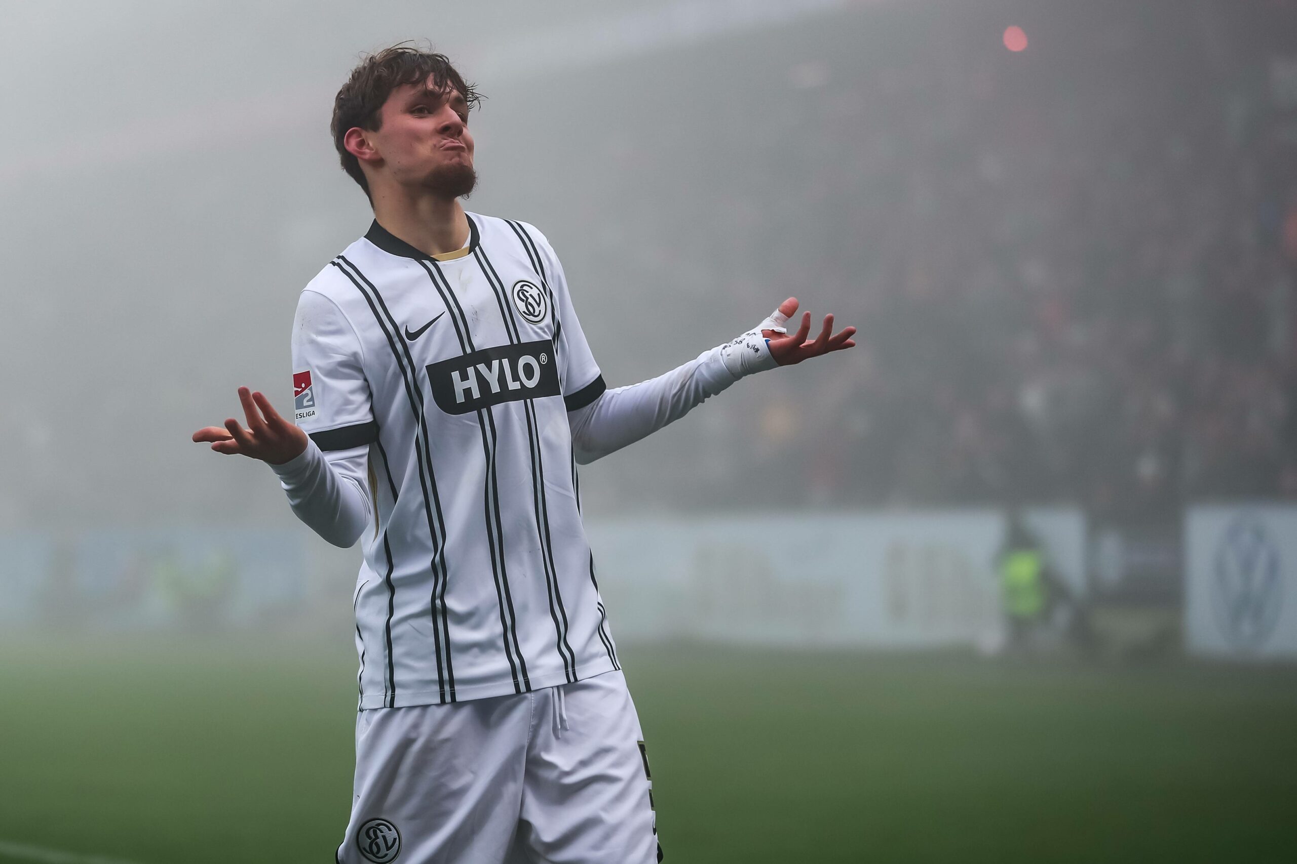 Elversbergs Otto Stange feiert sein Joker-Tor gegen Düsseldorf