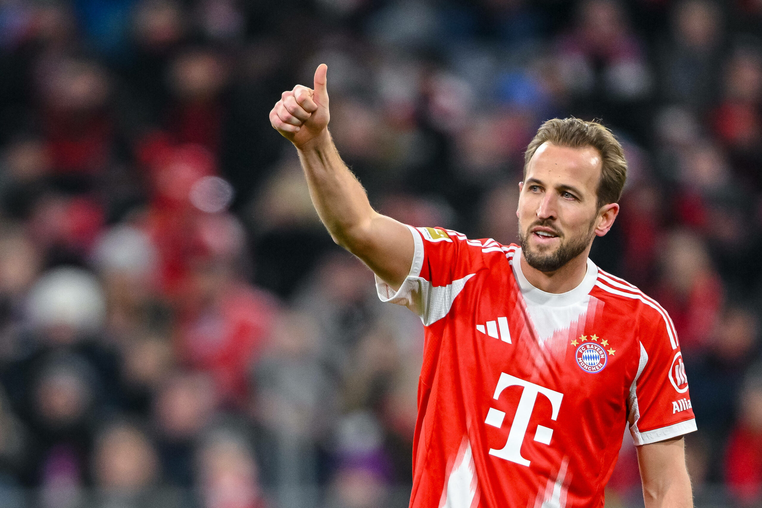 Harry Kane zeigt den Daumen nach oben