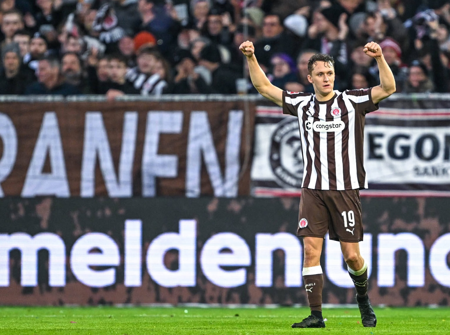 St. Paulis Martijn Kaars jubelt