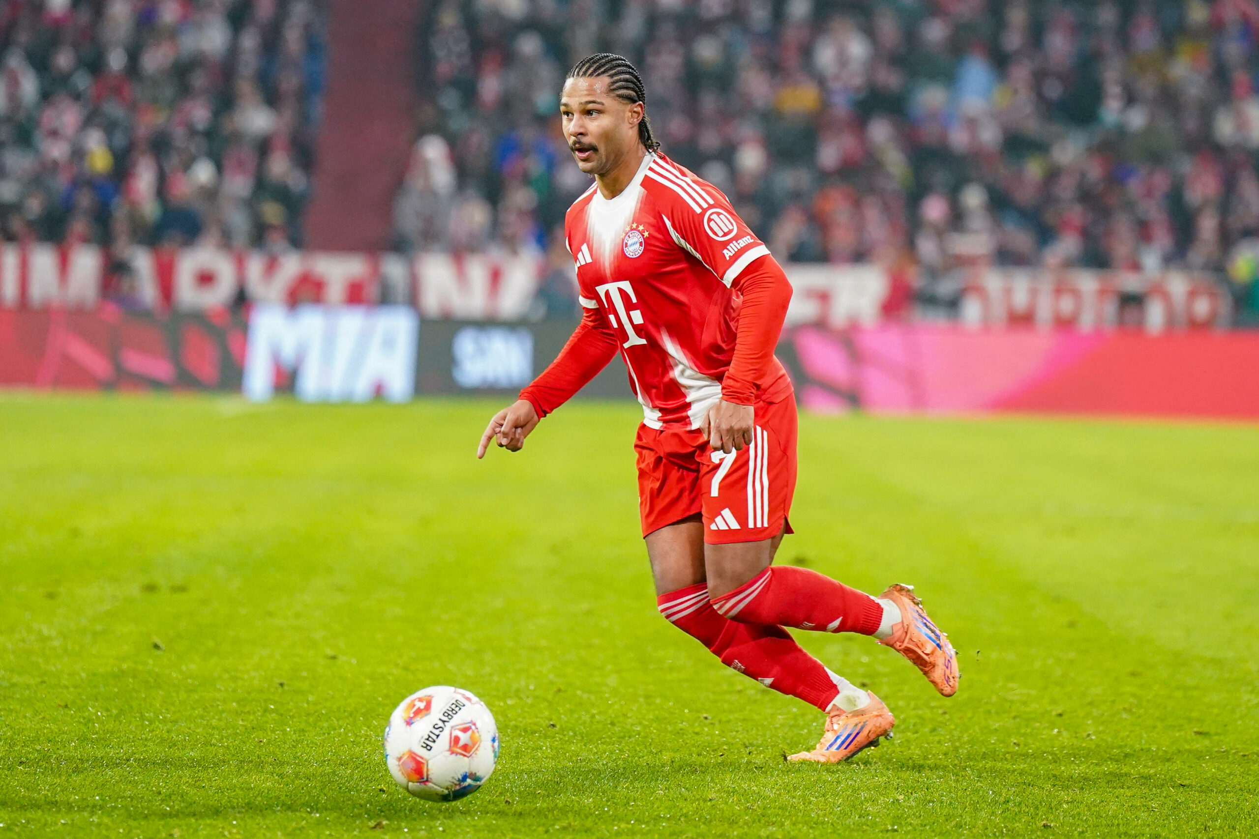 Serge Gnabry am Ball